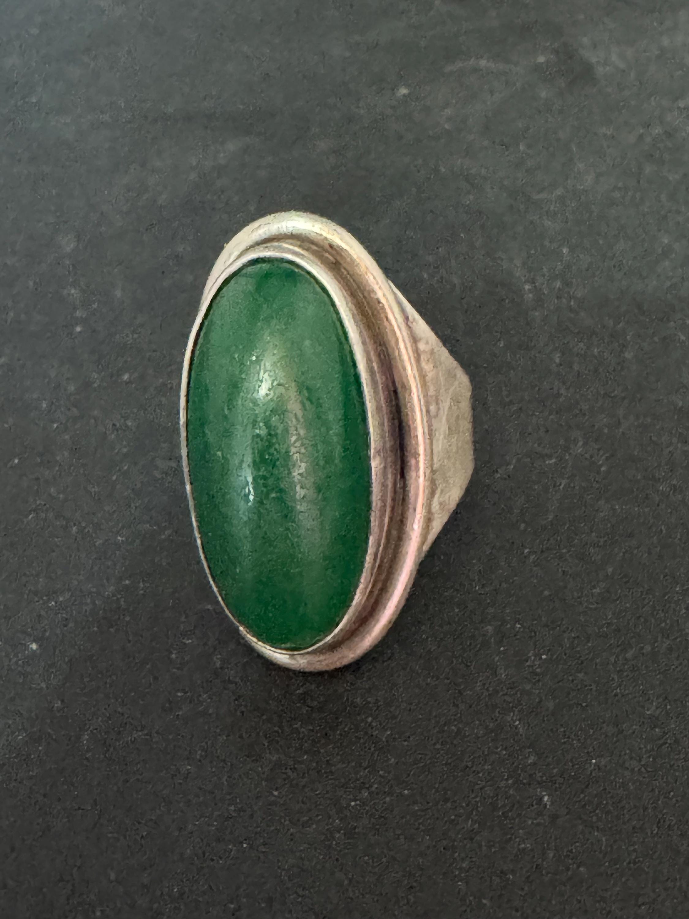 Uk Size K.5 modernist 925 Sterling silver ring with green oval gemstone,