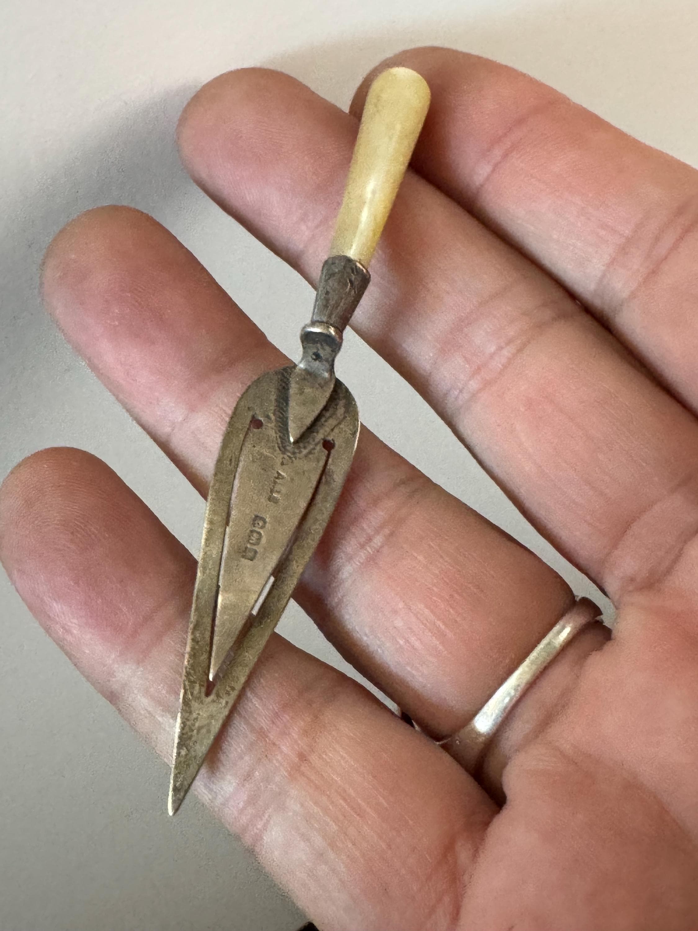 Vintage 925 sterling silver antique novelty mother of pearl trowel book mark page marker full hallmarks