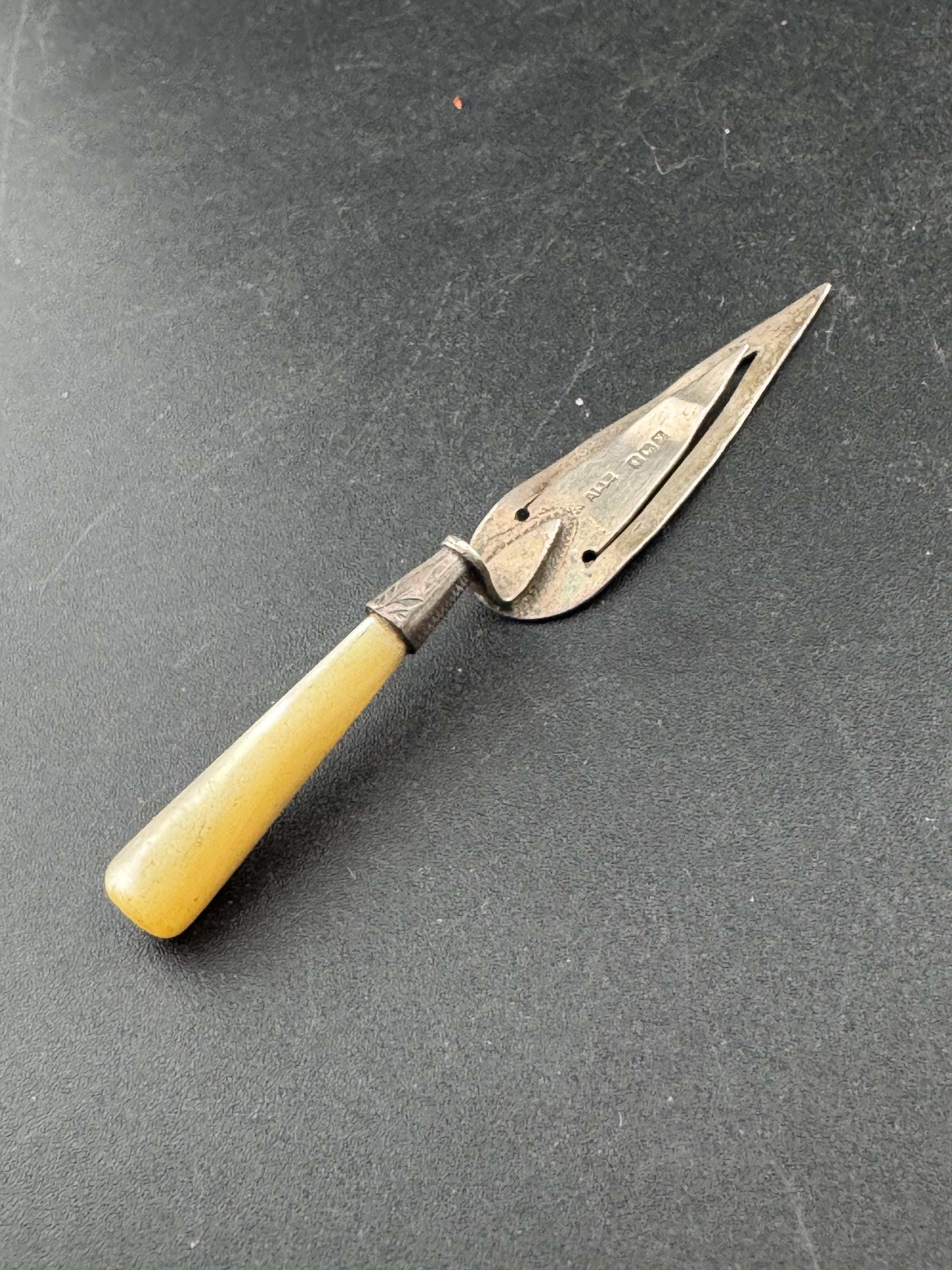 Vintage 925 sterling silver antique novelty mother of pearl trowel book mark page marker full hallmarks