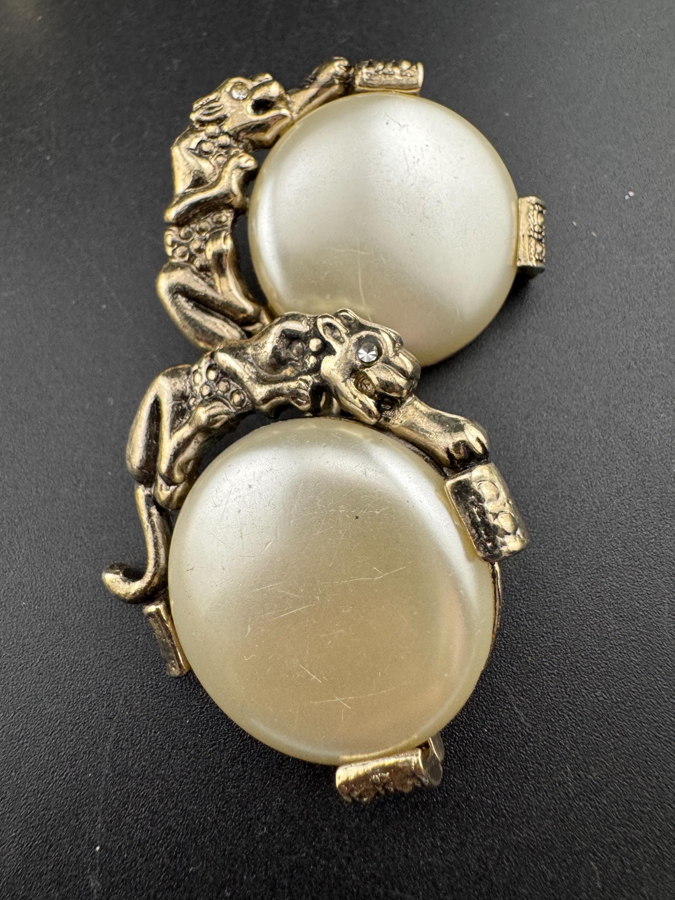 XL 4cm bulatti style Retro 1980s 1990s big cat tiger pearl disc button gold tone pierced post earrings
