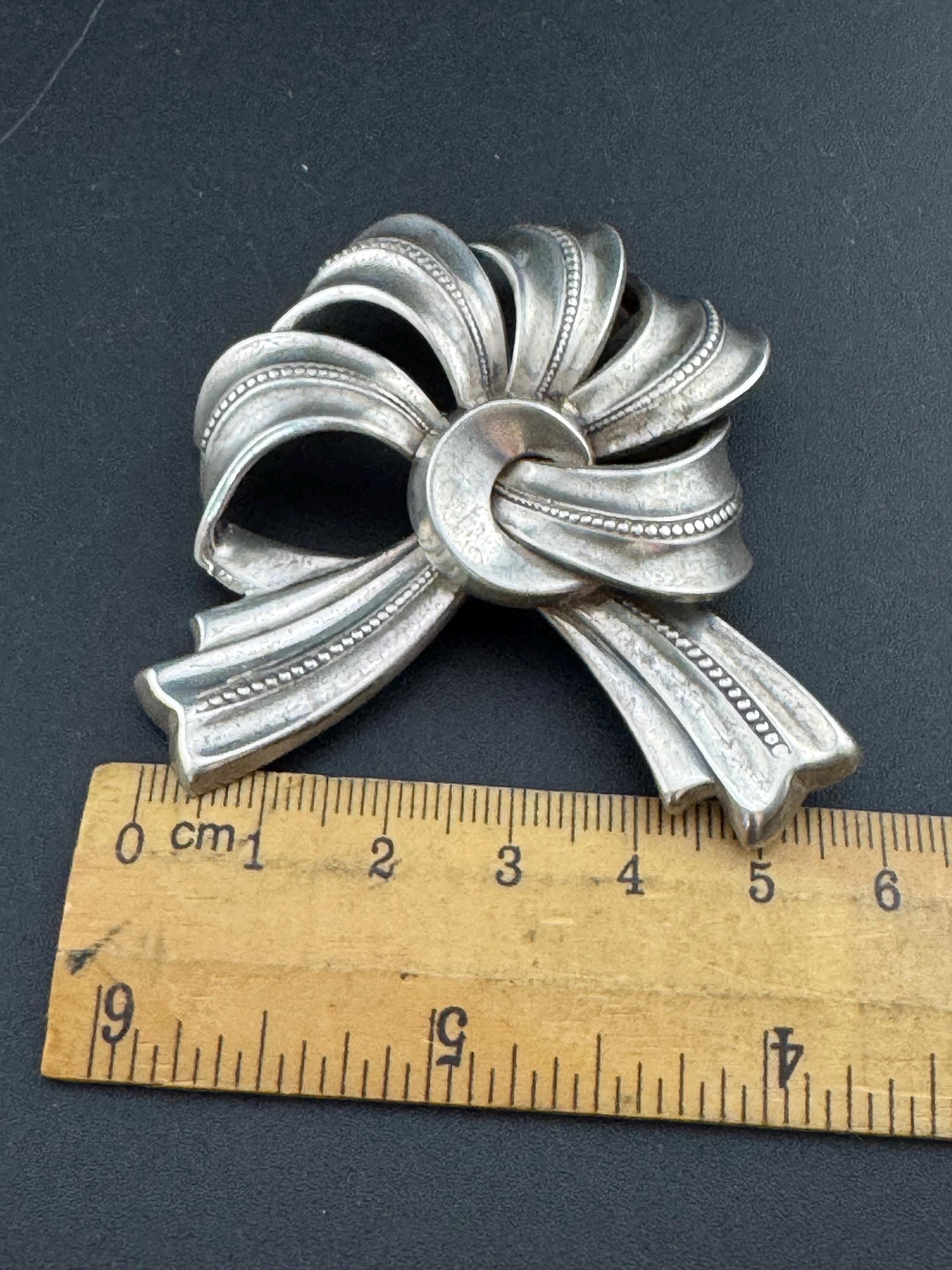 Vintage Mexican silver bow brooch, large embossed 6cm