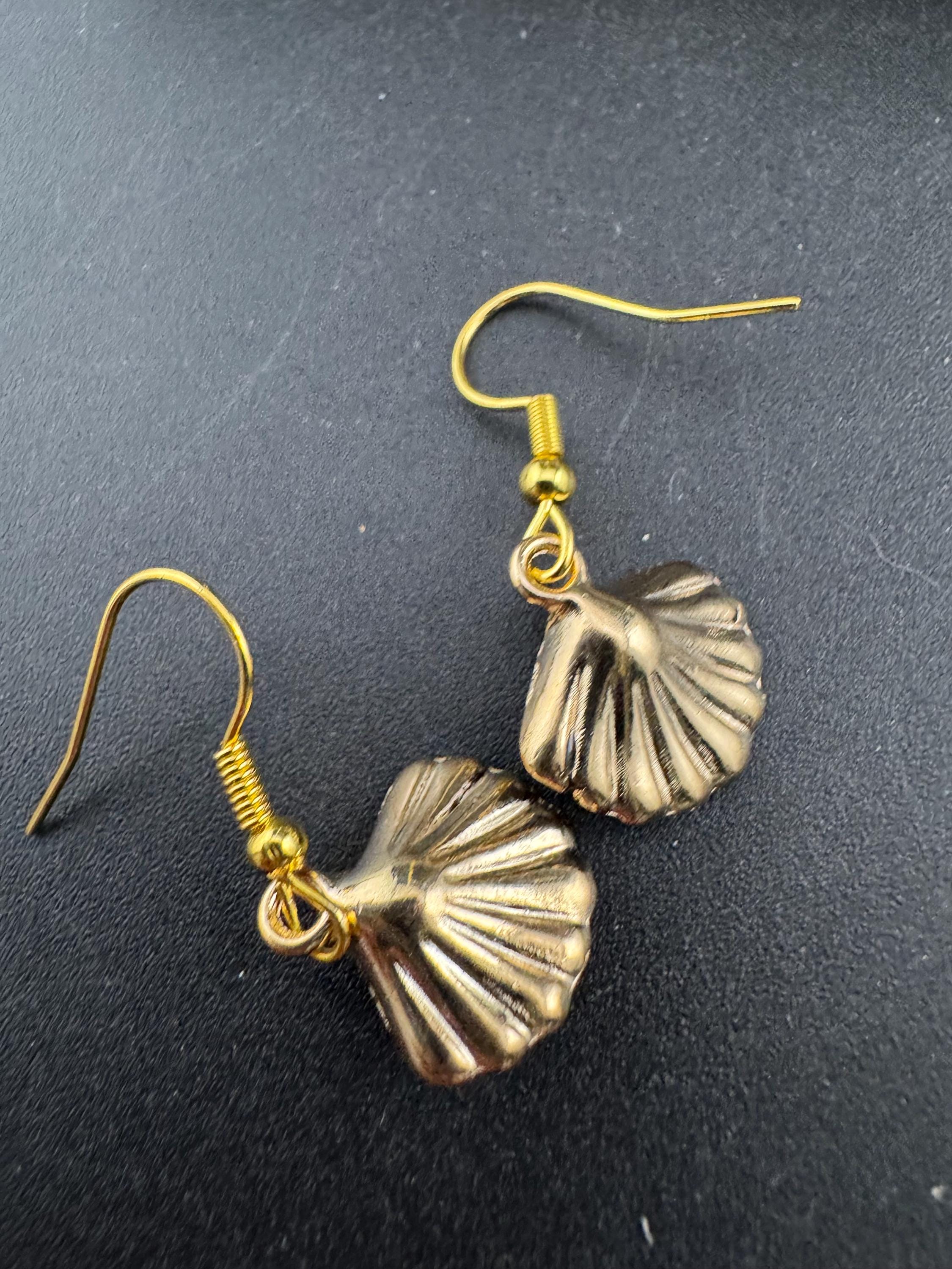 Black enamel oyster shell pearl gold tone small drop earrings