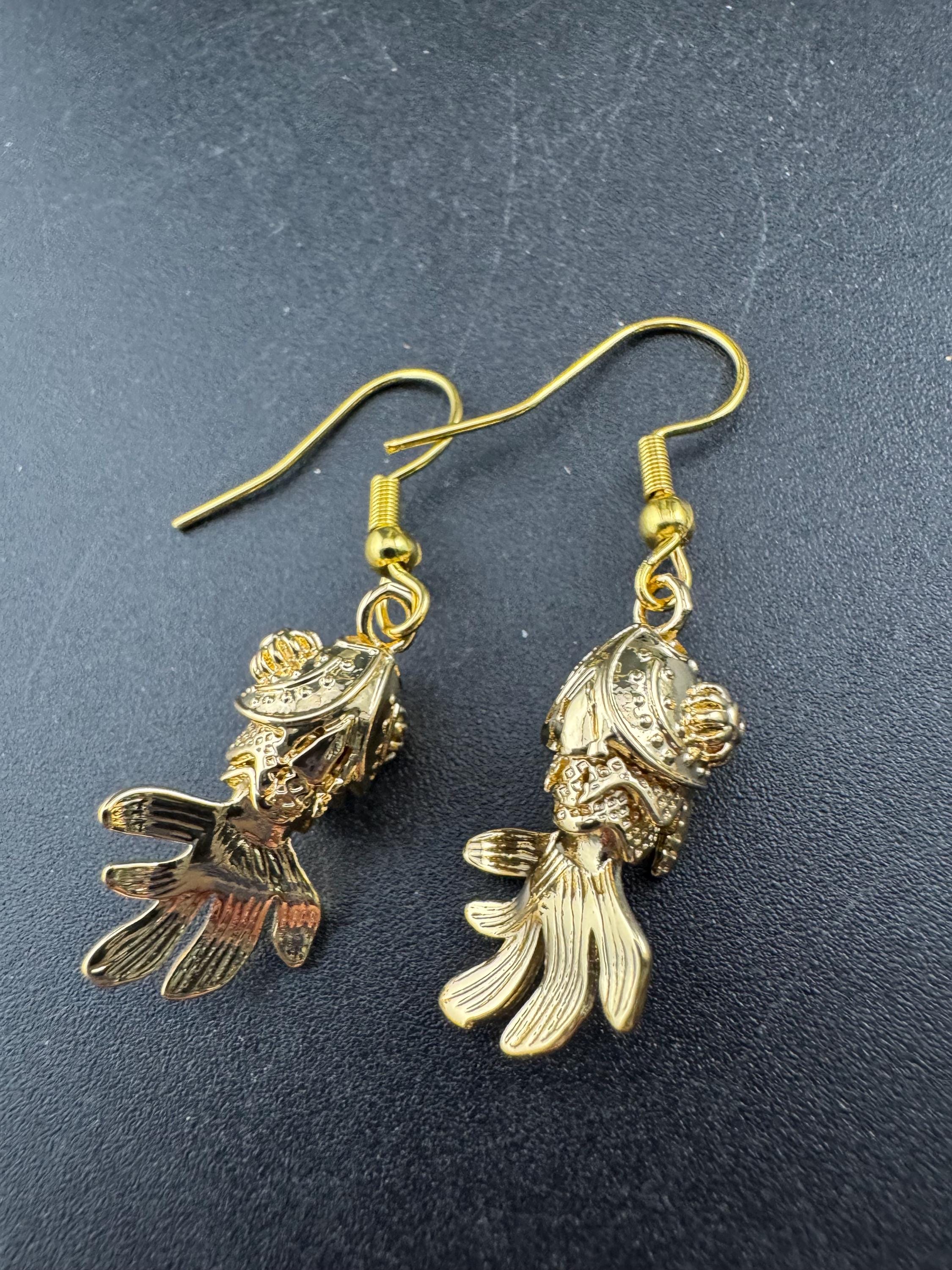 Nautical gold tone novelty articulated Japanese fish dangly drop charm earrings pierced ears