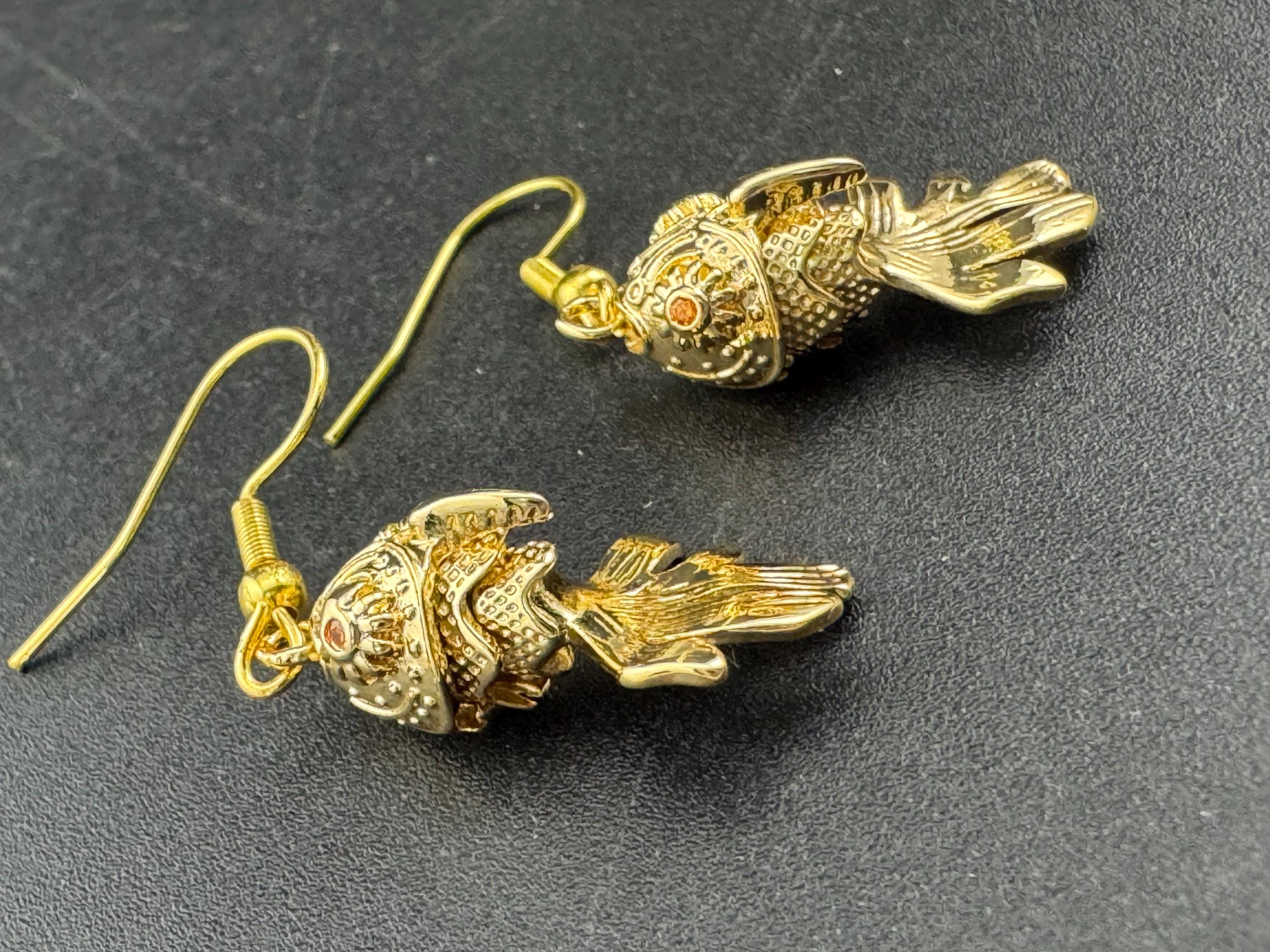 Nautical gold tone novelty articulated Japanese fish dangly drop charm earrings pierced ears