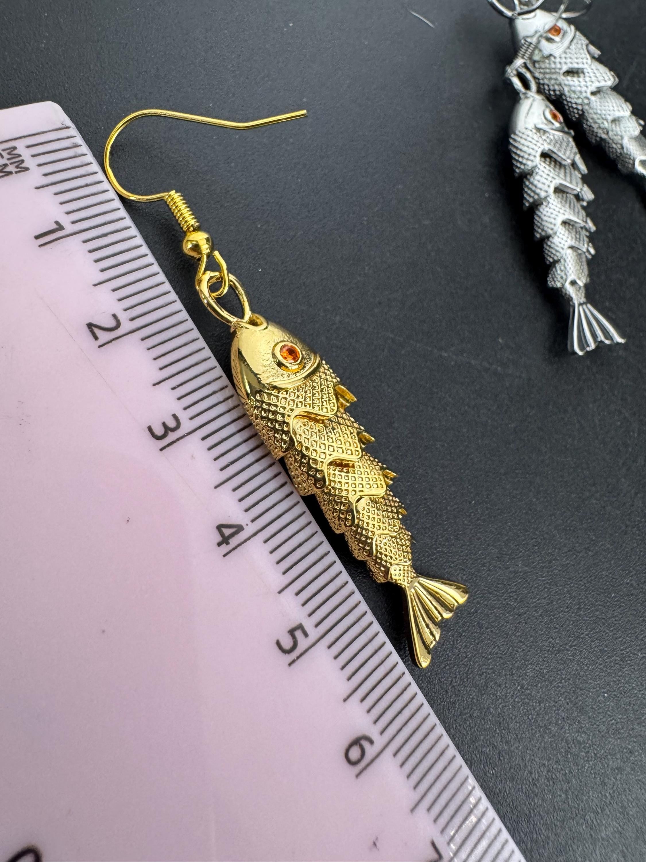 Nautical gold tone 3D novelty articulated moving fish dangly drop charm earrings for pierced ears