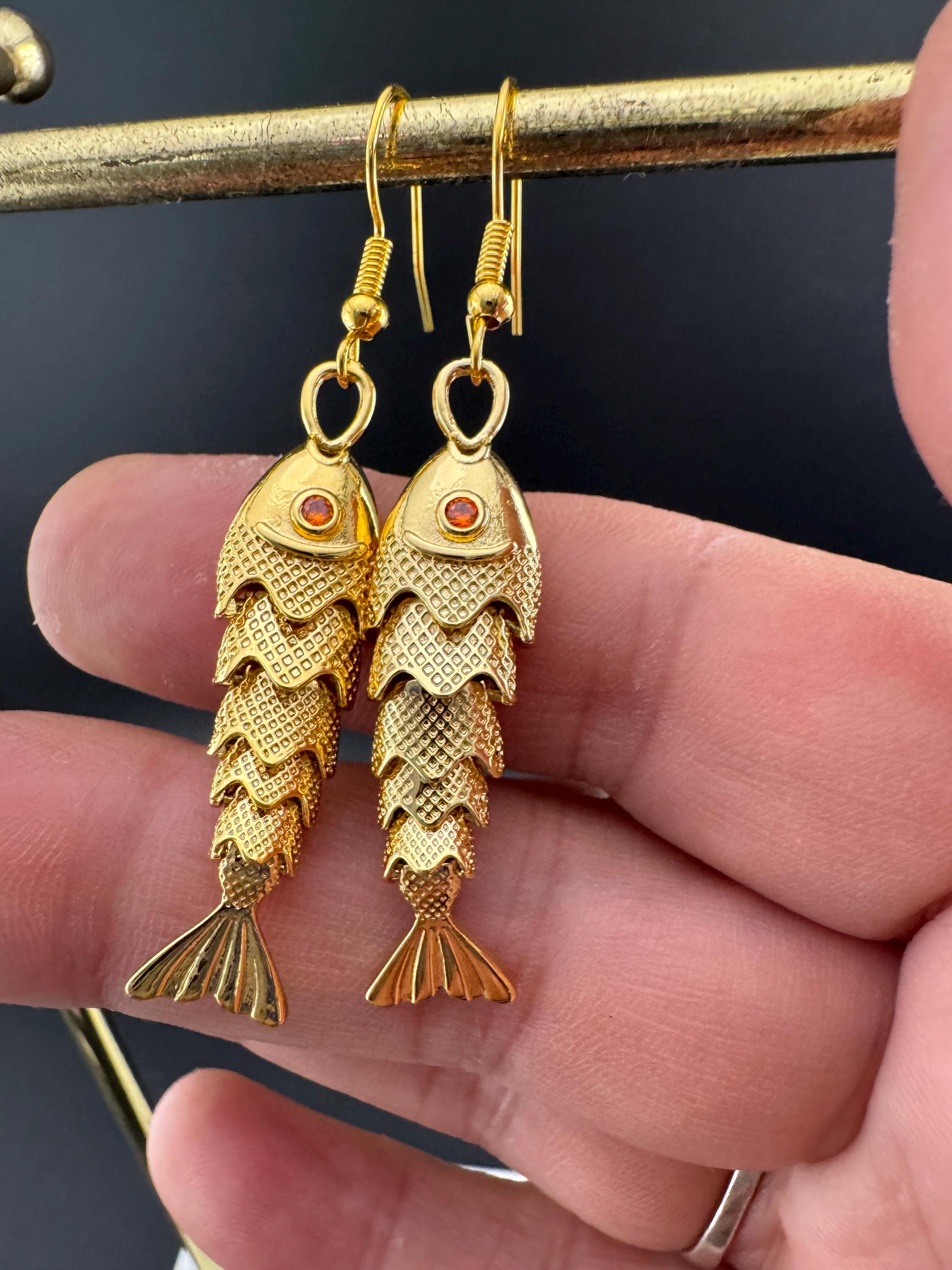 Nautical gold tone 3D novelty articulated moving fish dangly drop charm earrings for pierced ears