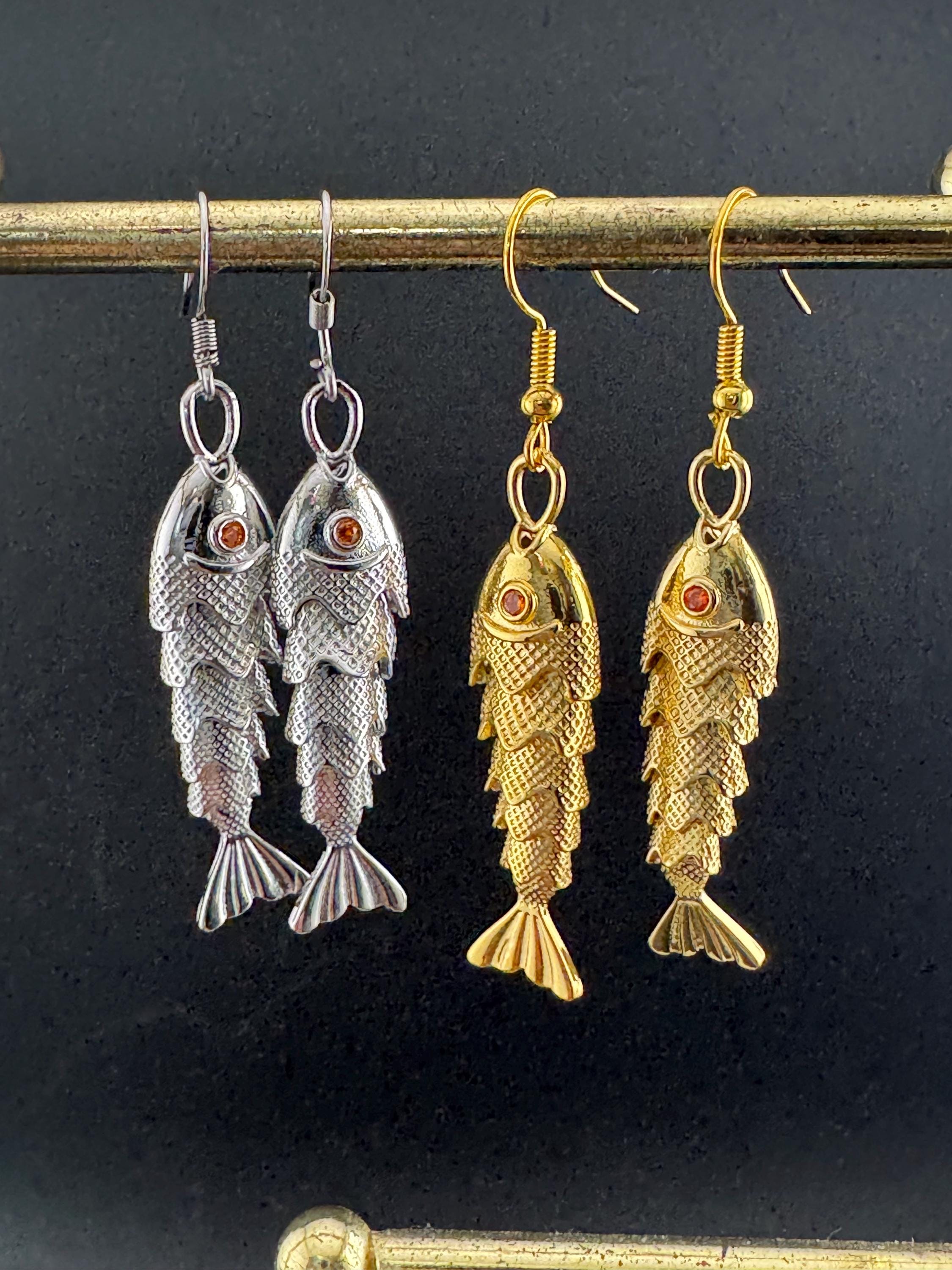 Nautical gold tone 3D novelty articulated moving fish dangly drop charm earrings for pierced ears
