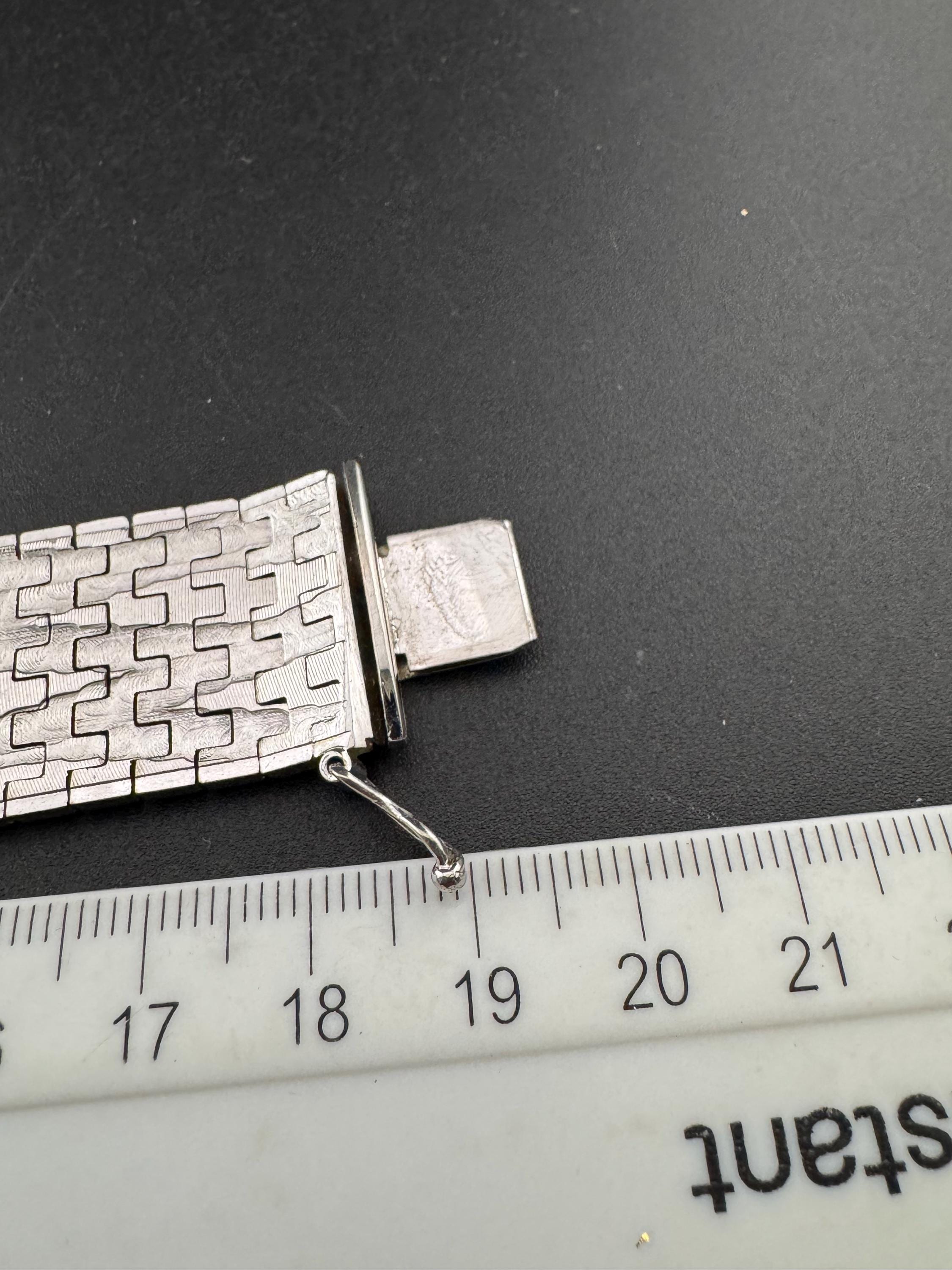 1970s Italian rhodium plated articulated textured modernist 22mm wide silver tone flat bracelet 19.5cm