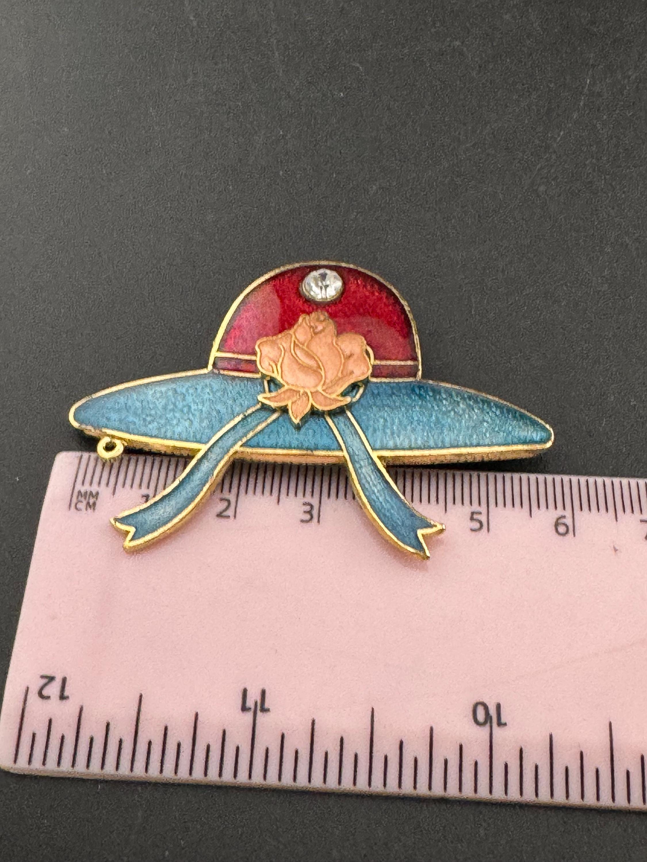 1980s novelty ladies hat turquoise blue and red cloisonné enamel gold tone brooch unused old shop stock boxed