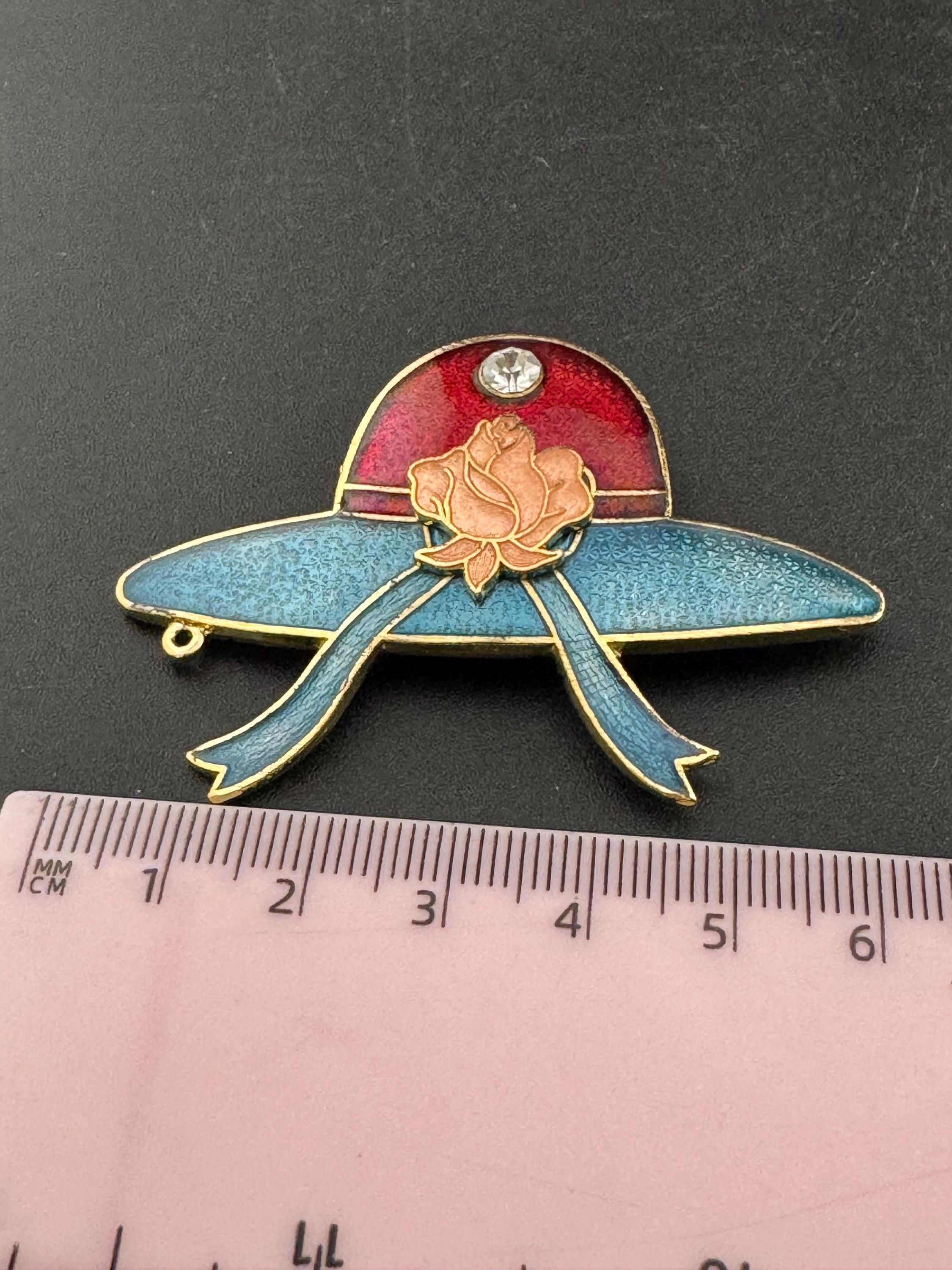 1980s novelty ladies hat turquoise blue and red cloisonné enamel gold tone brooch unused old shop stock boxed