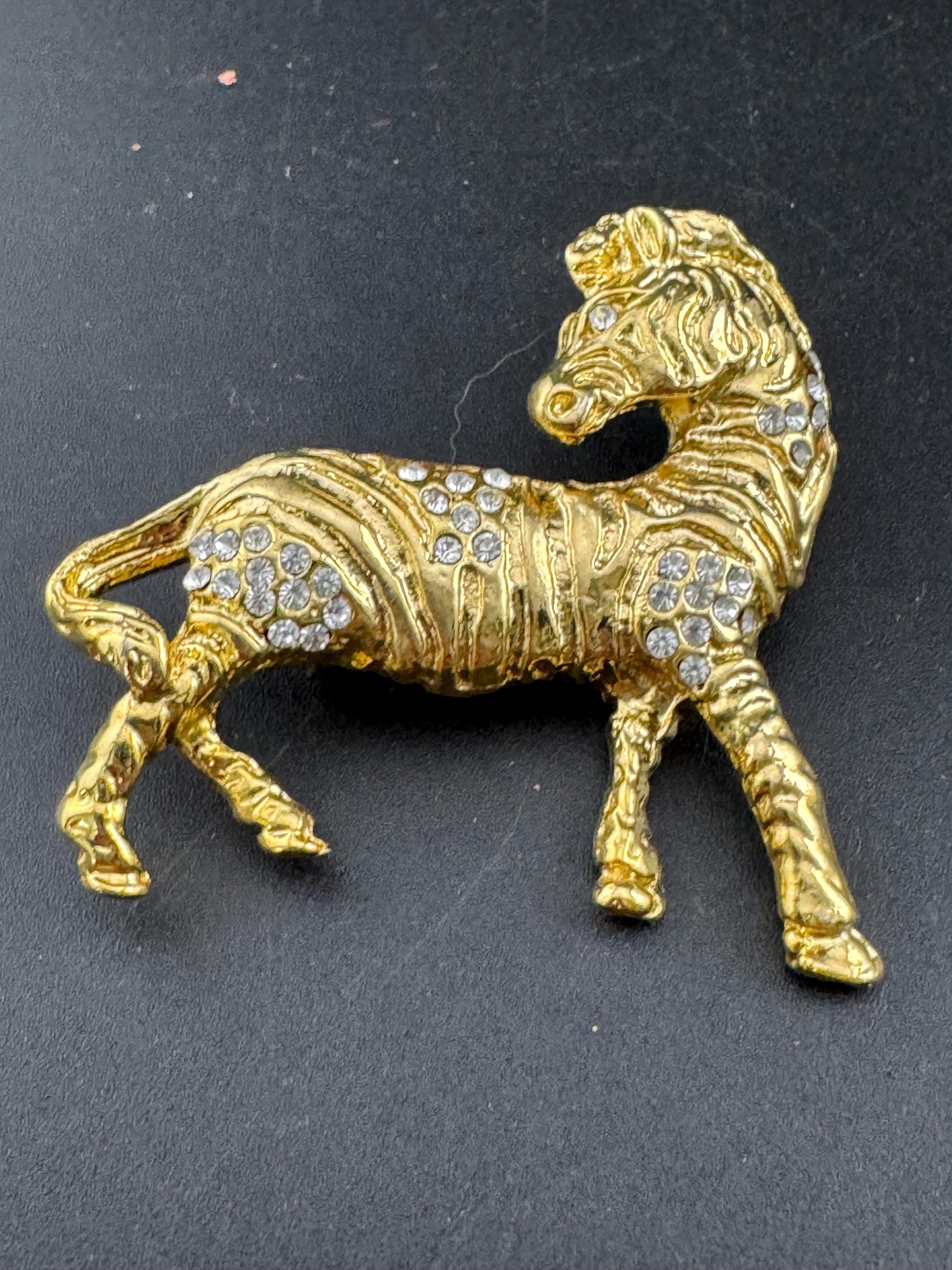 Vintage Gold Tone Zebra Brooch: Rhinestone Animal Jewelry