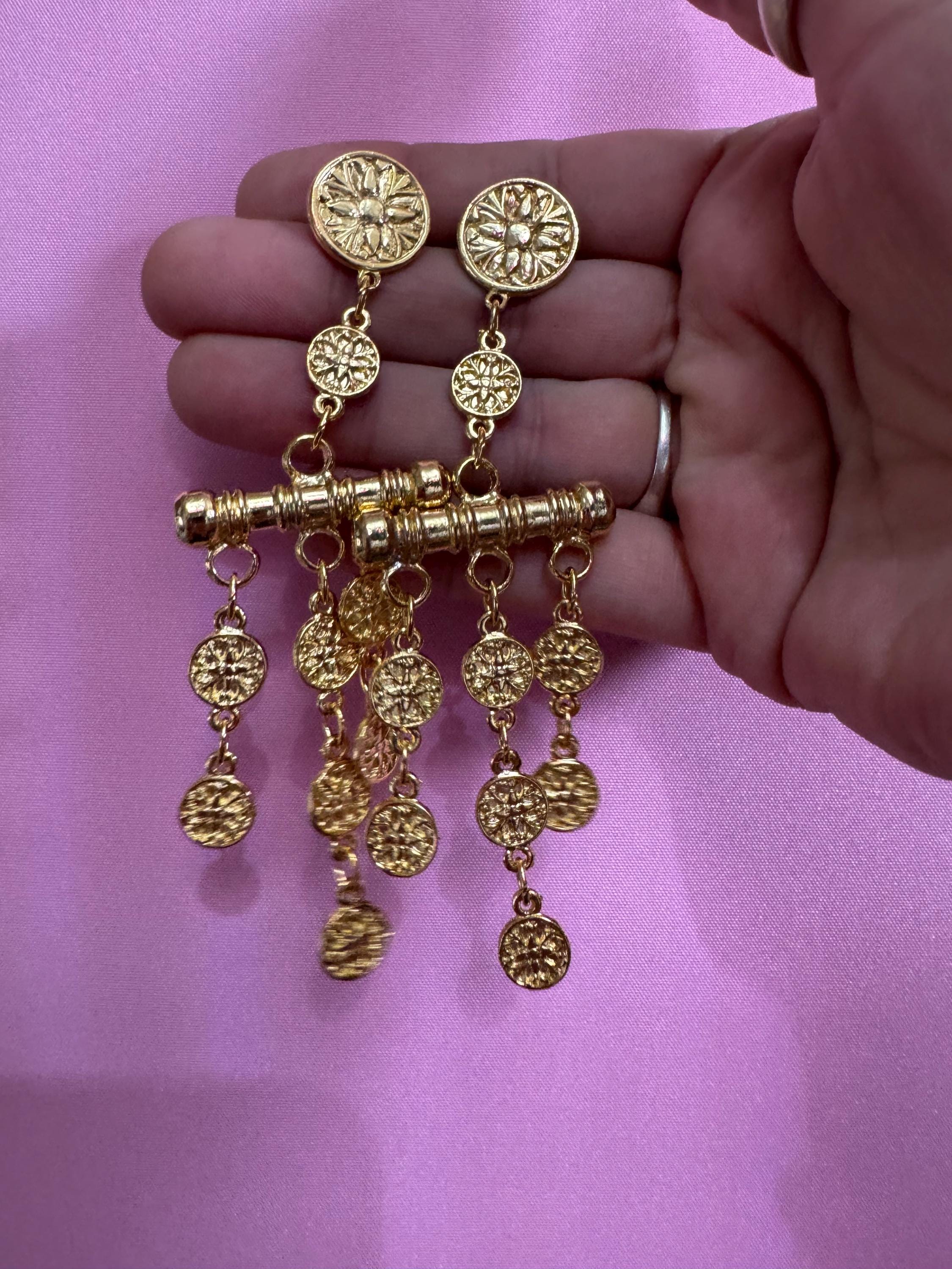 Long 10.5cm etruscan style Gold tone dangly disc shoulder grazer pierced drop earrings 1990s True vintage