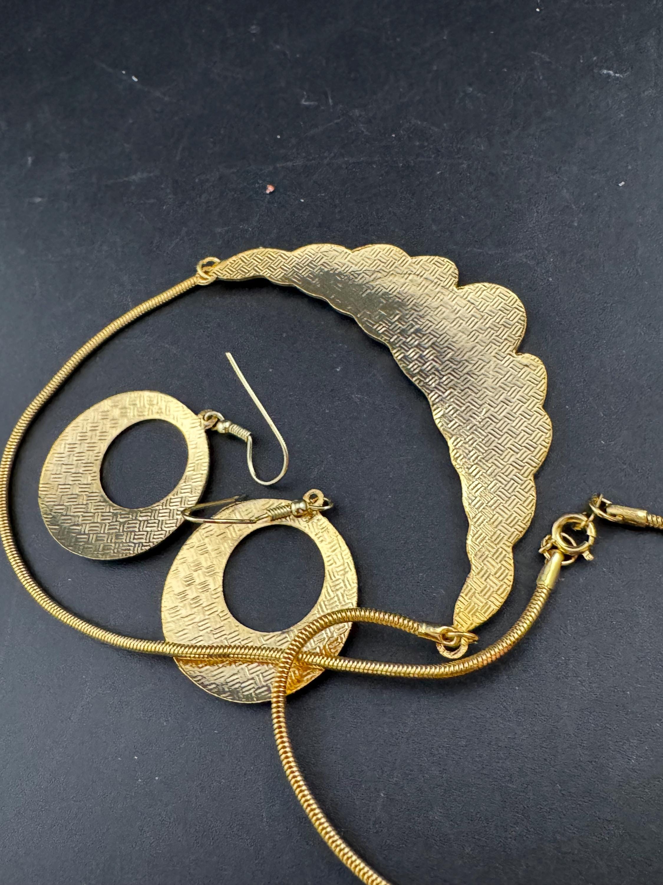vintage 1980s black and gold enamel collar necklace and matching disc earrings, unused retro jewelry set