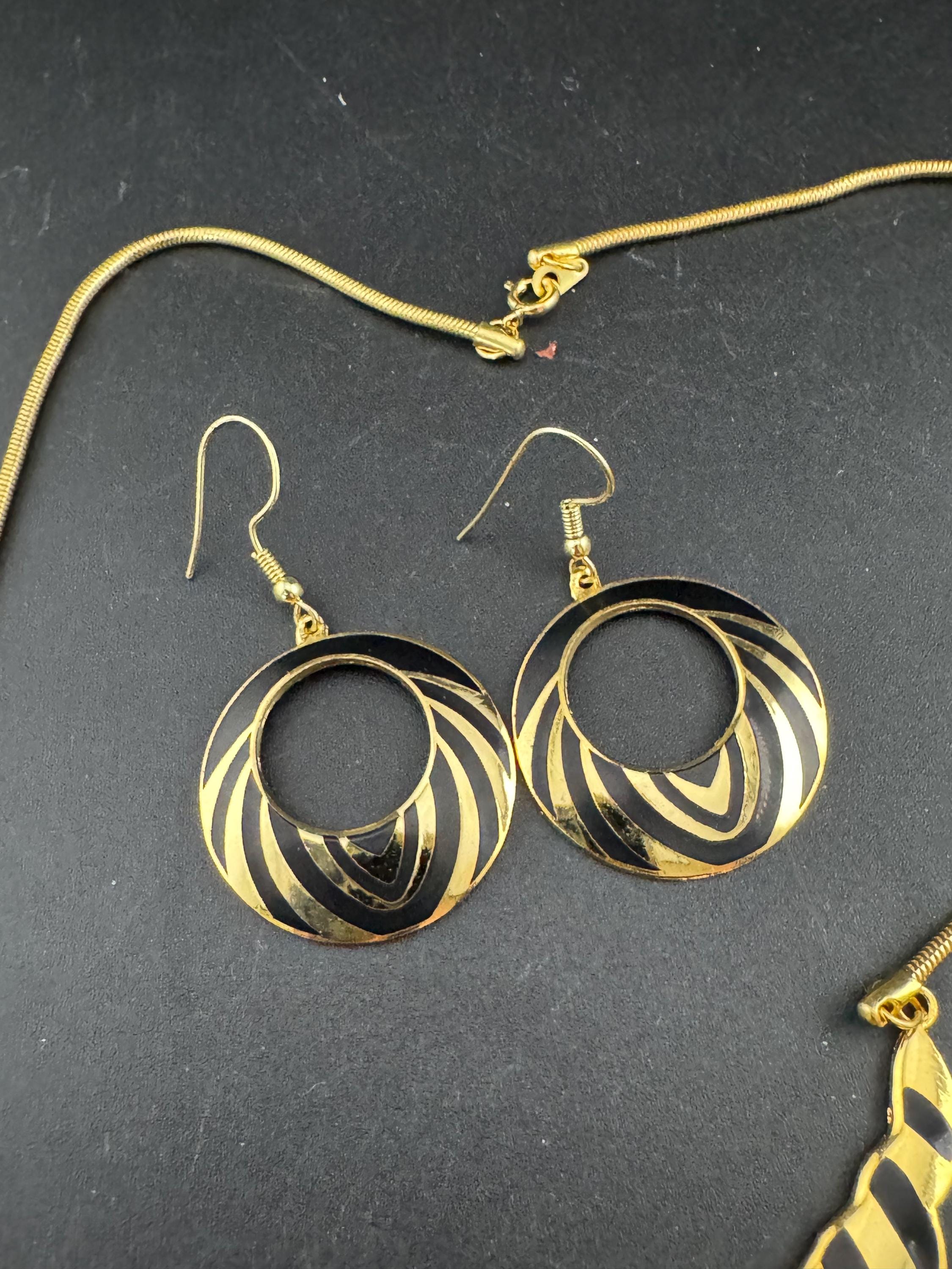 vintage 1980s black and gold enamel collar necklace and matching disc earrings, unused retro jewelry set