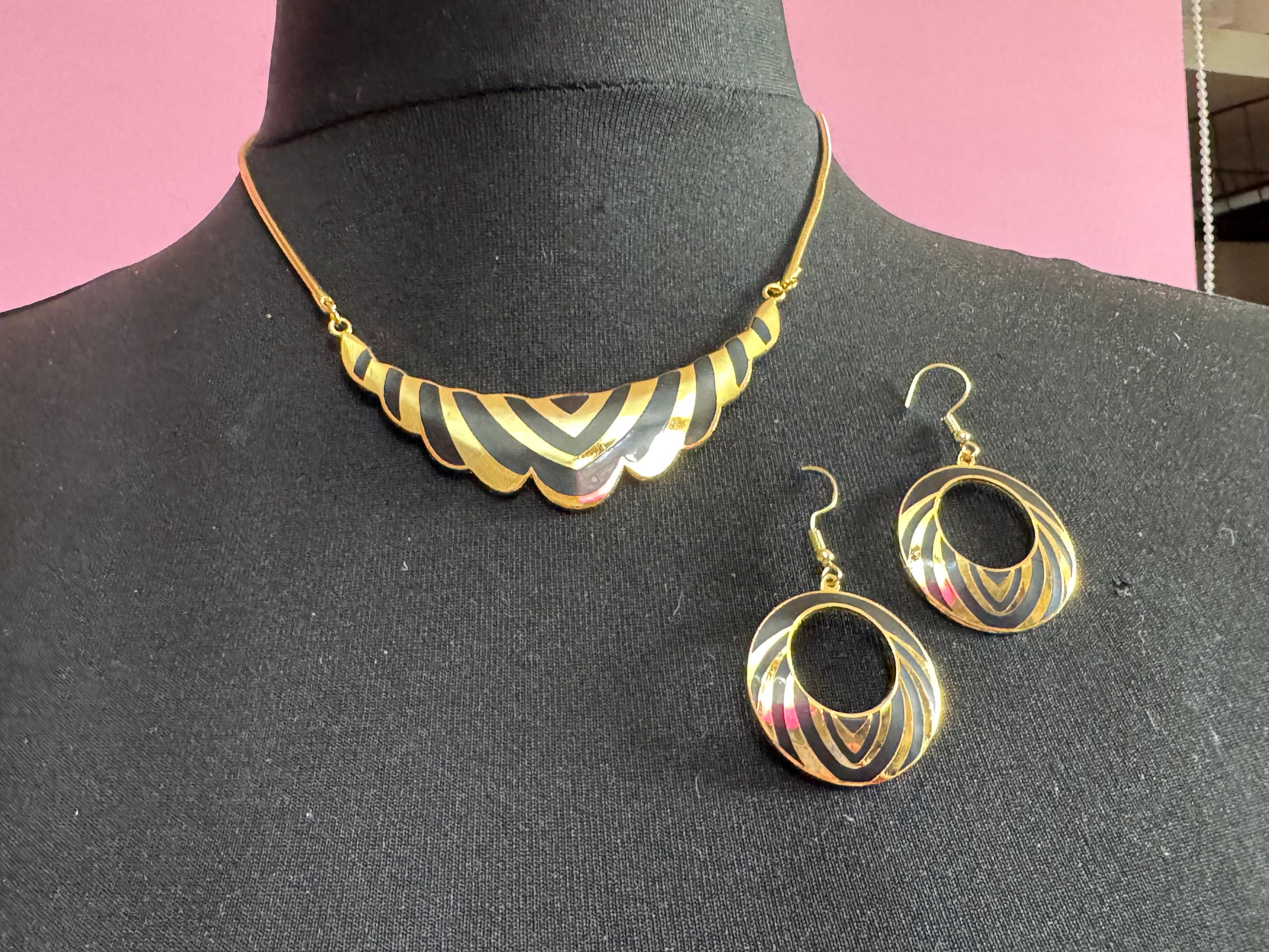 vintage 1980s black and gold enamel collar necklace and matching disc earrings, unused retro jewelry set