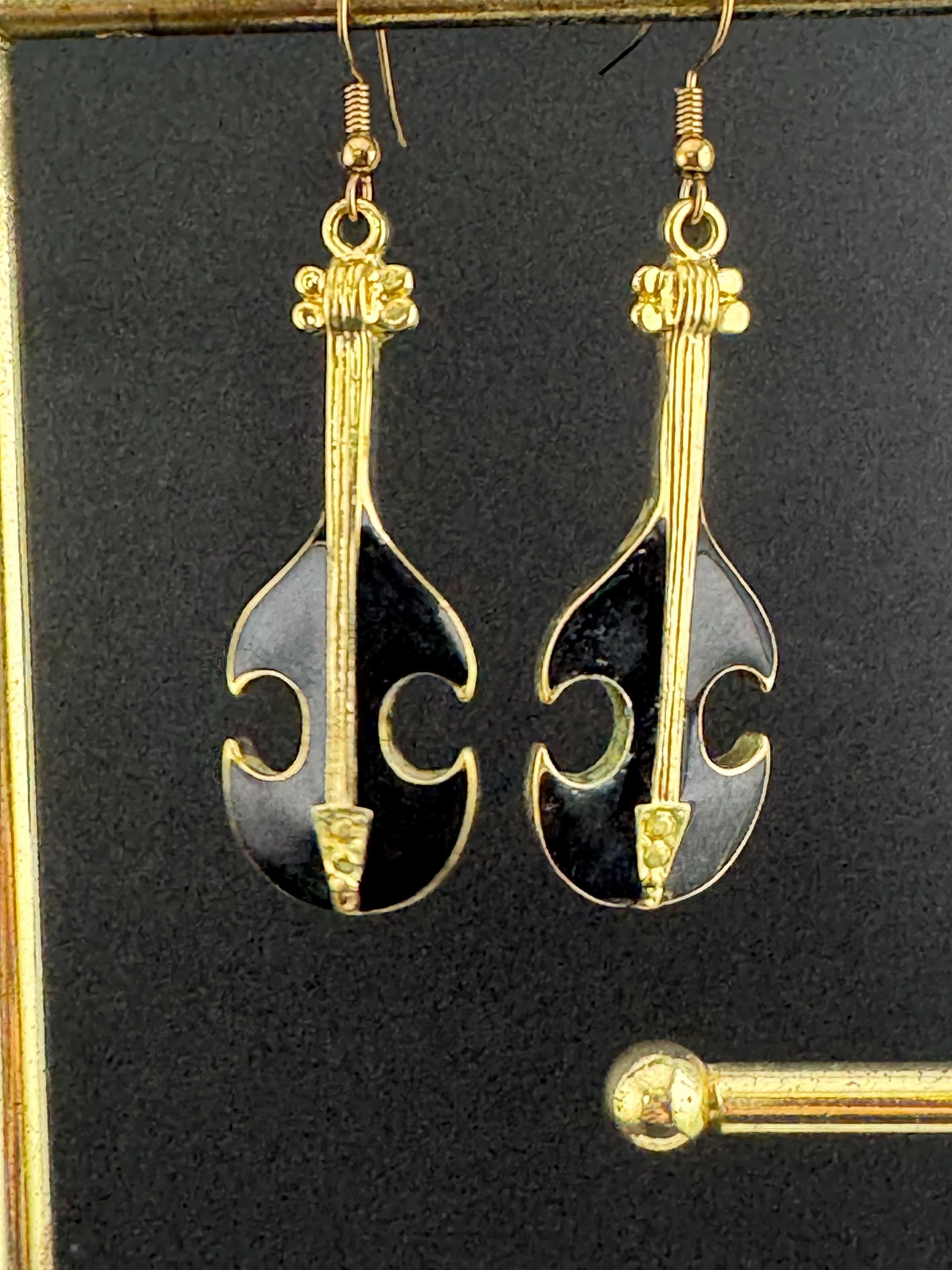 vintage 1980s black enamel long dangly novelty guitar earrings, for pierced ears, gold tone