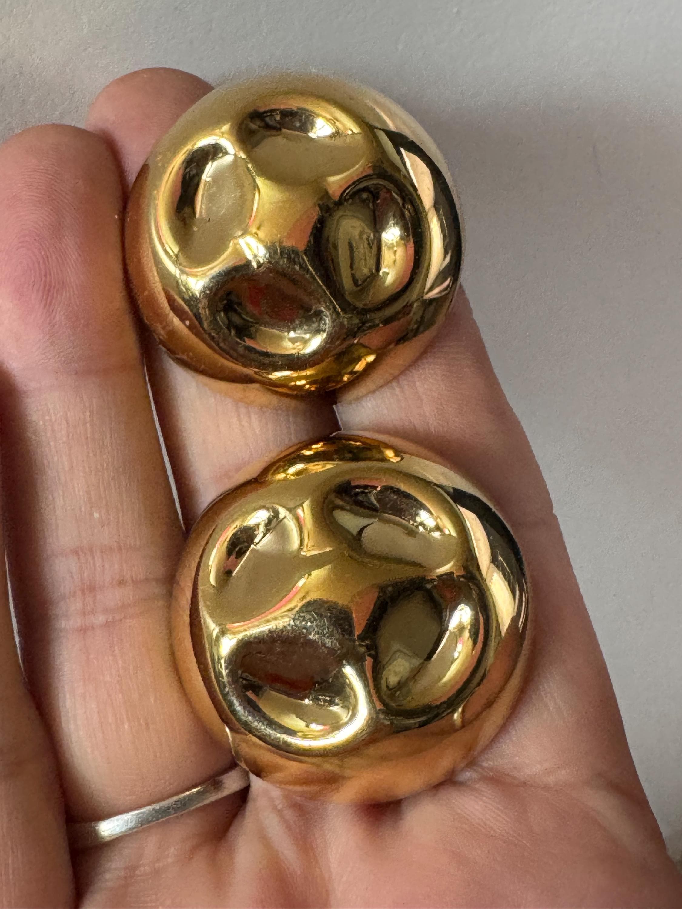 Retro 1980s style large 3.5cm Gold tone hollow domed pinched stud earrings for pierced ears