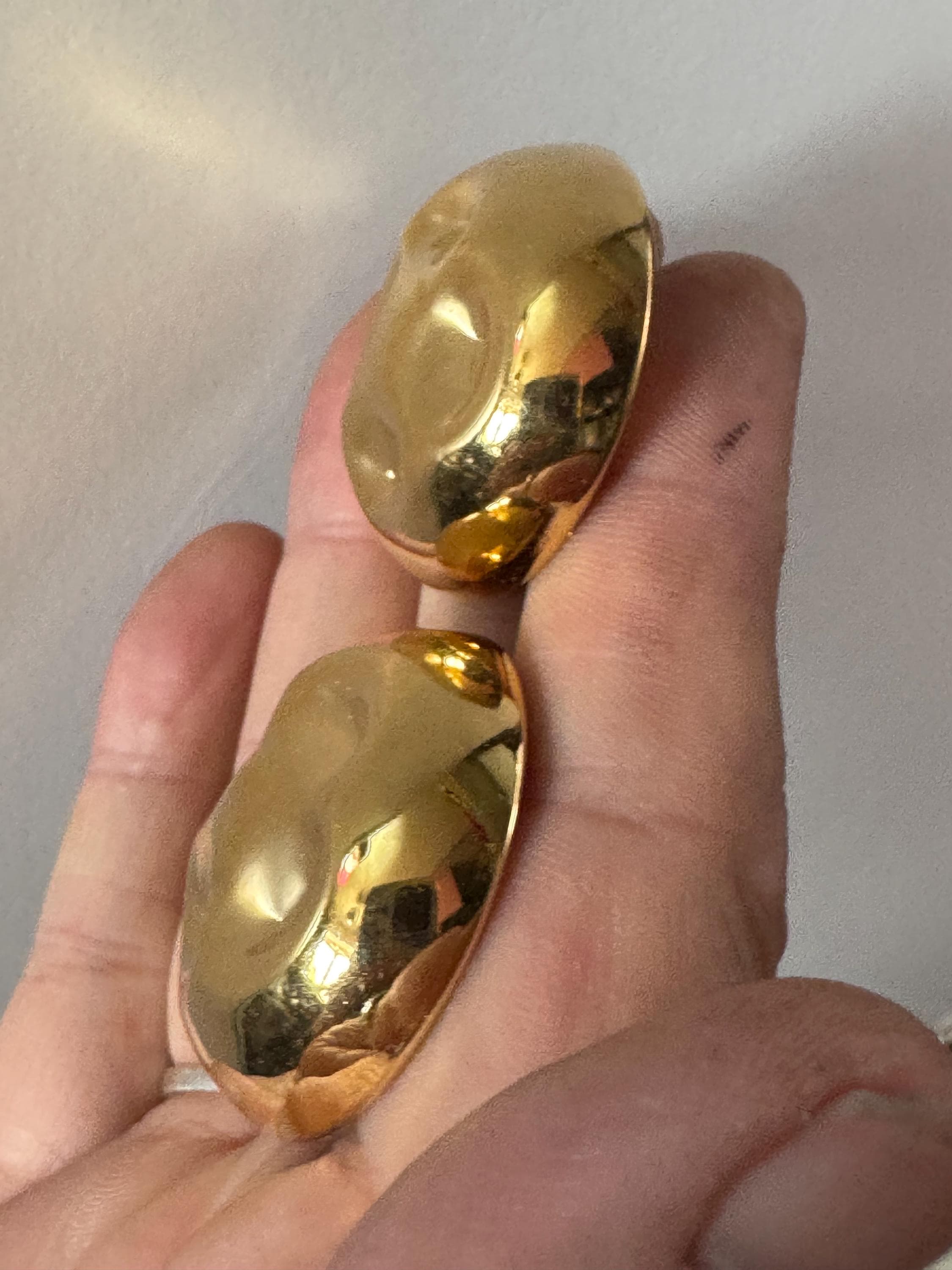 Retro 1980s style large 3.5cm Gold tone hollow domed pinched stud earrings for pierced ears