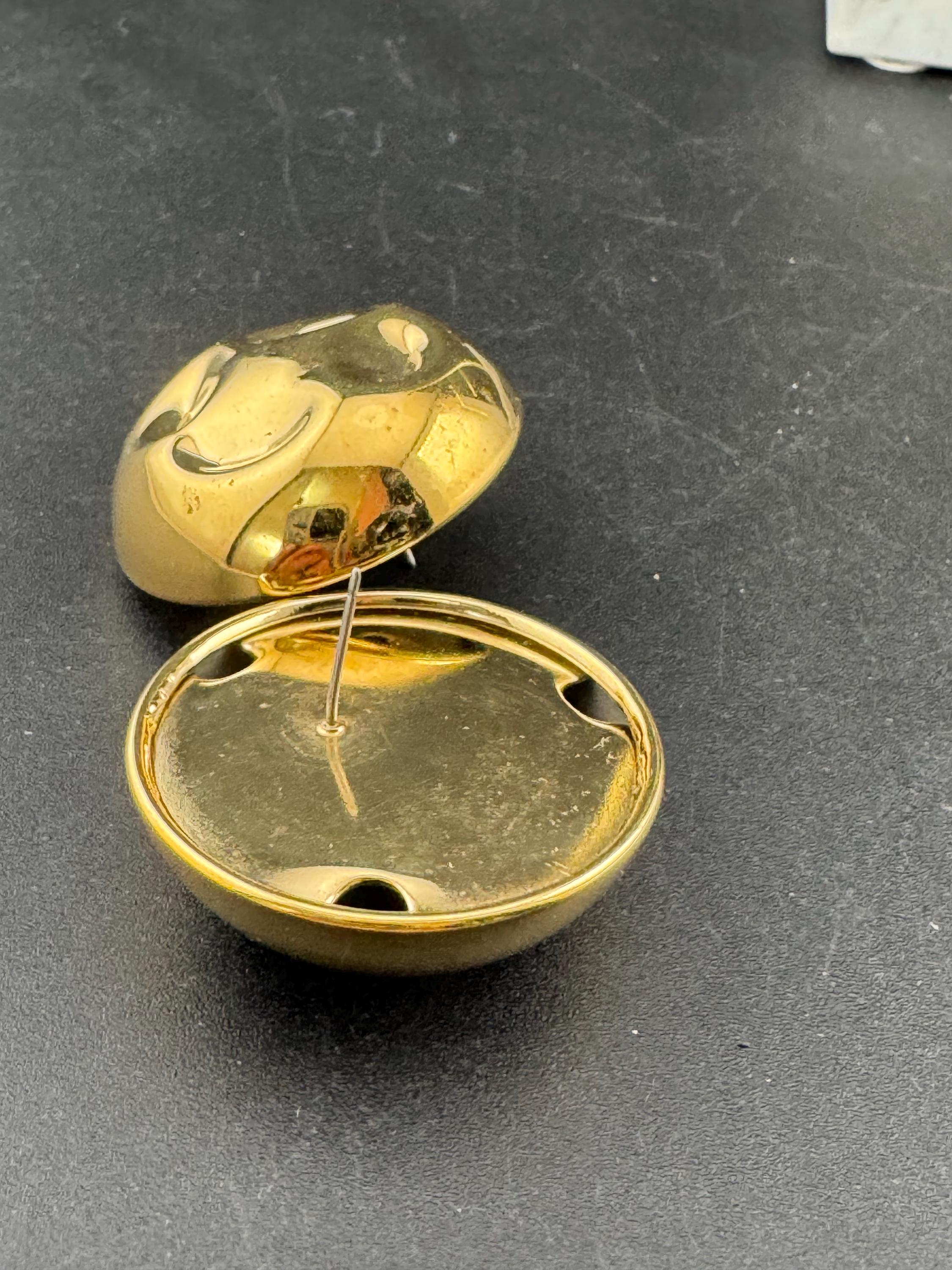Retro 1980s style large 3.5cm Gold tone hollow domed pinched stud earrings for pierced ears