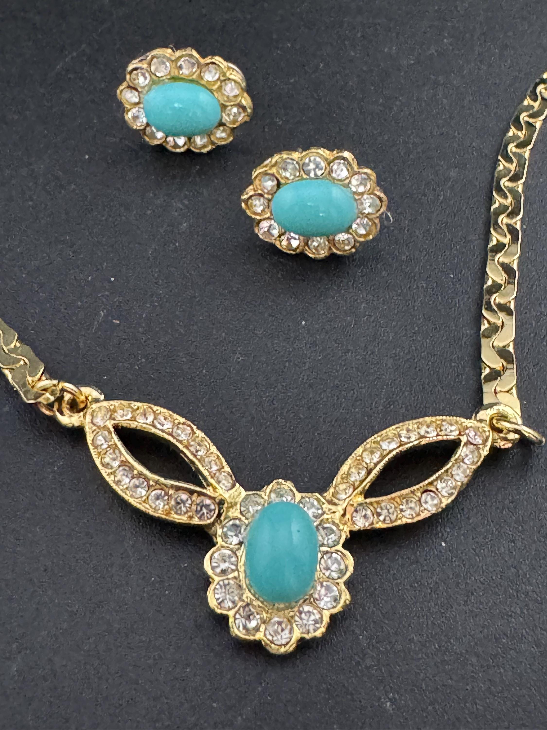 Retro oval turquoise blue cabochon gold tone jewellery set. Necklace and pierced stud earrings, clear glass diamanté gold tone Demi parure