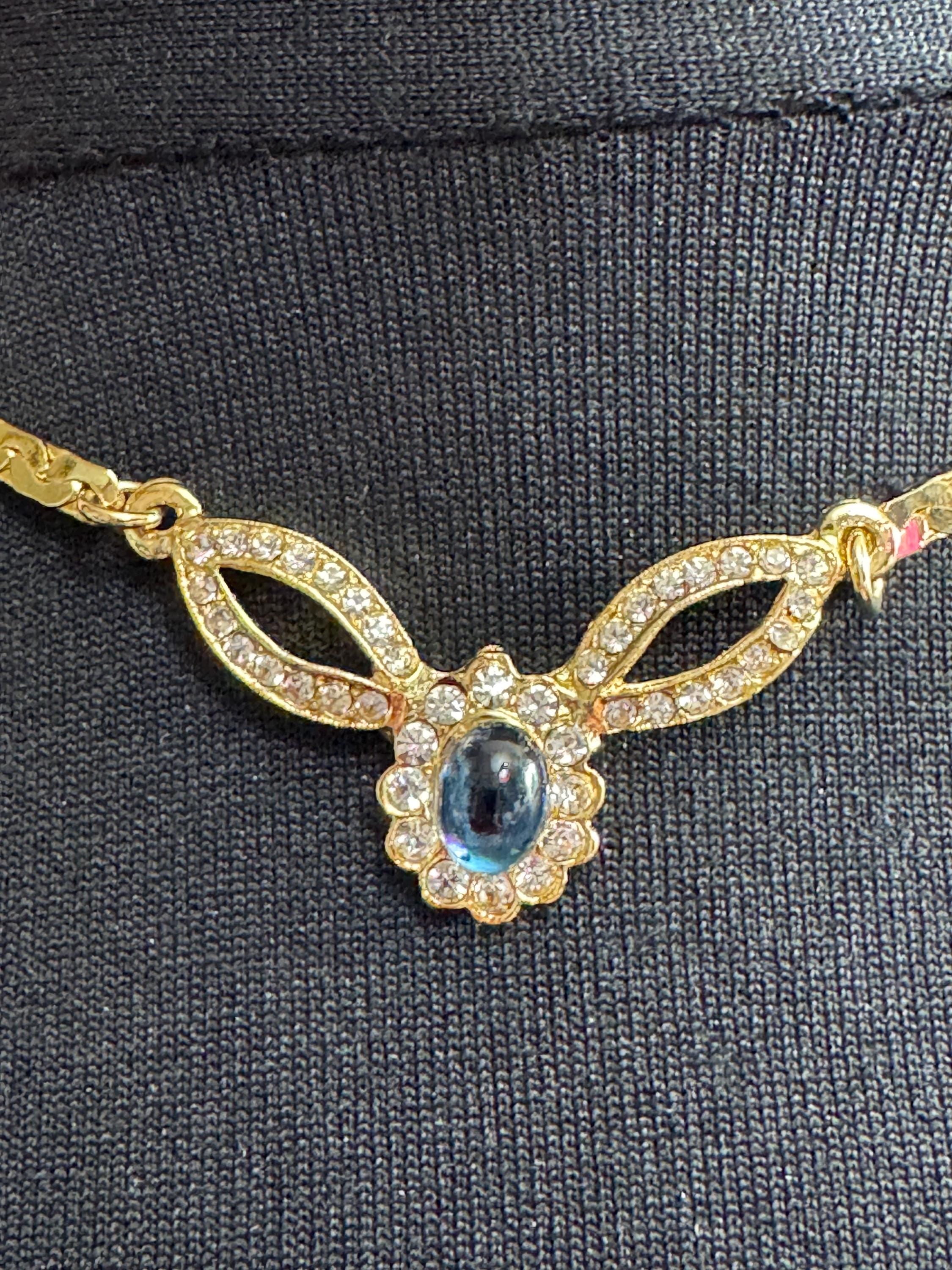 Retro Sapphire Cabochon Gold Tone Necklace: Diamanté Glass
