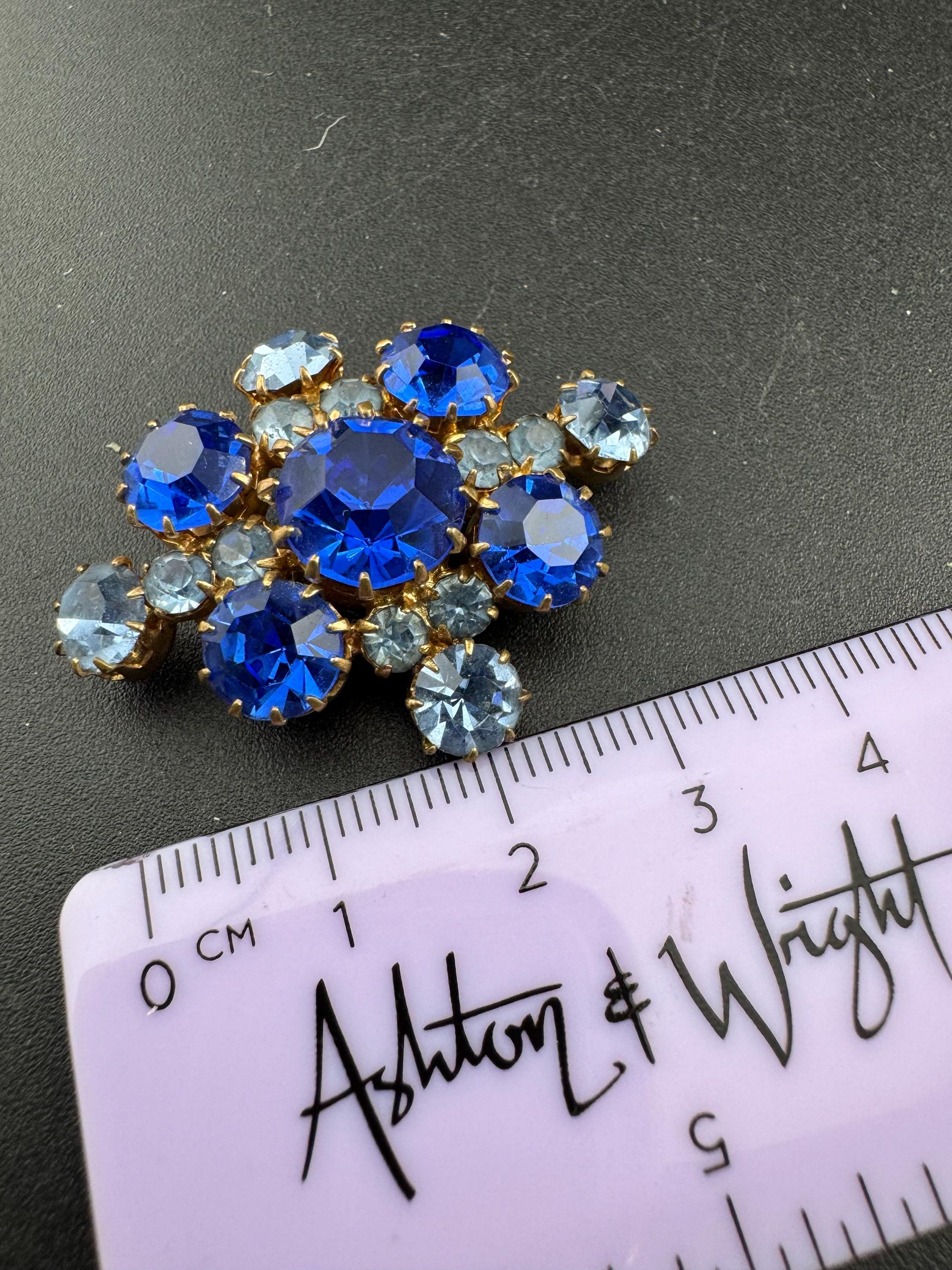 Large Vintage light and bright blue Sapphire diamanté gold tone Brooch