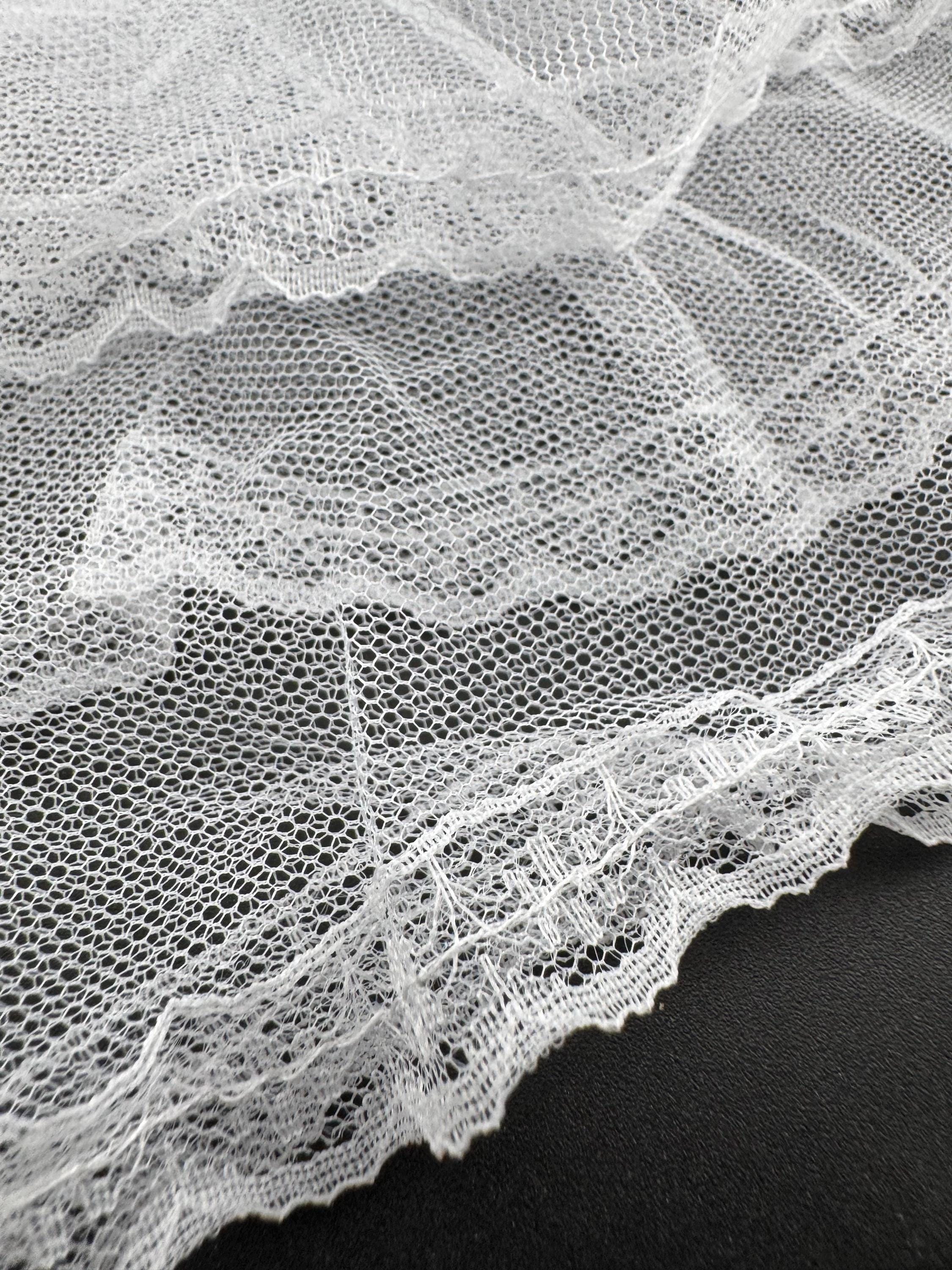 Dolls white lace wedding veil: sugar craft Wedding cake topper