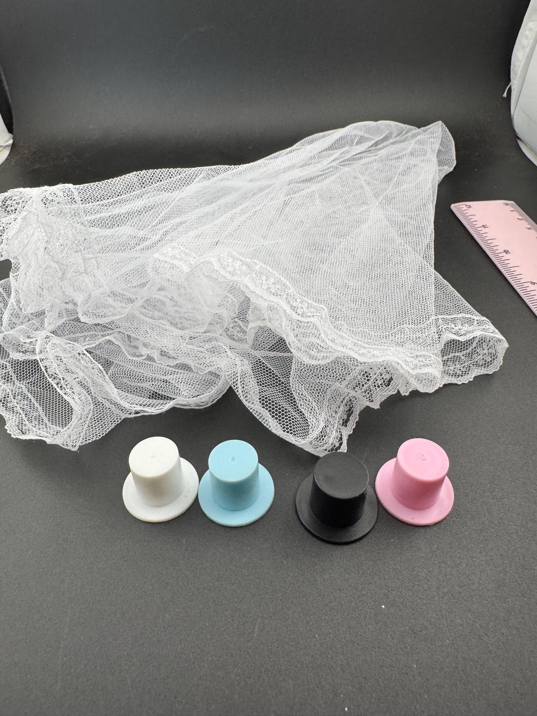 Dolls white lace wedding veil: sugar craft Wedding cake topper