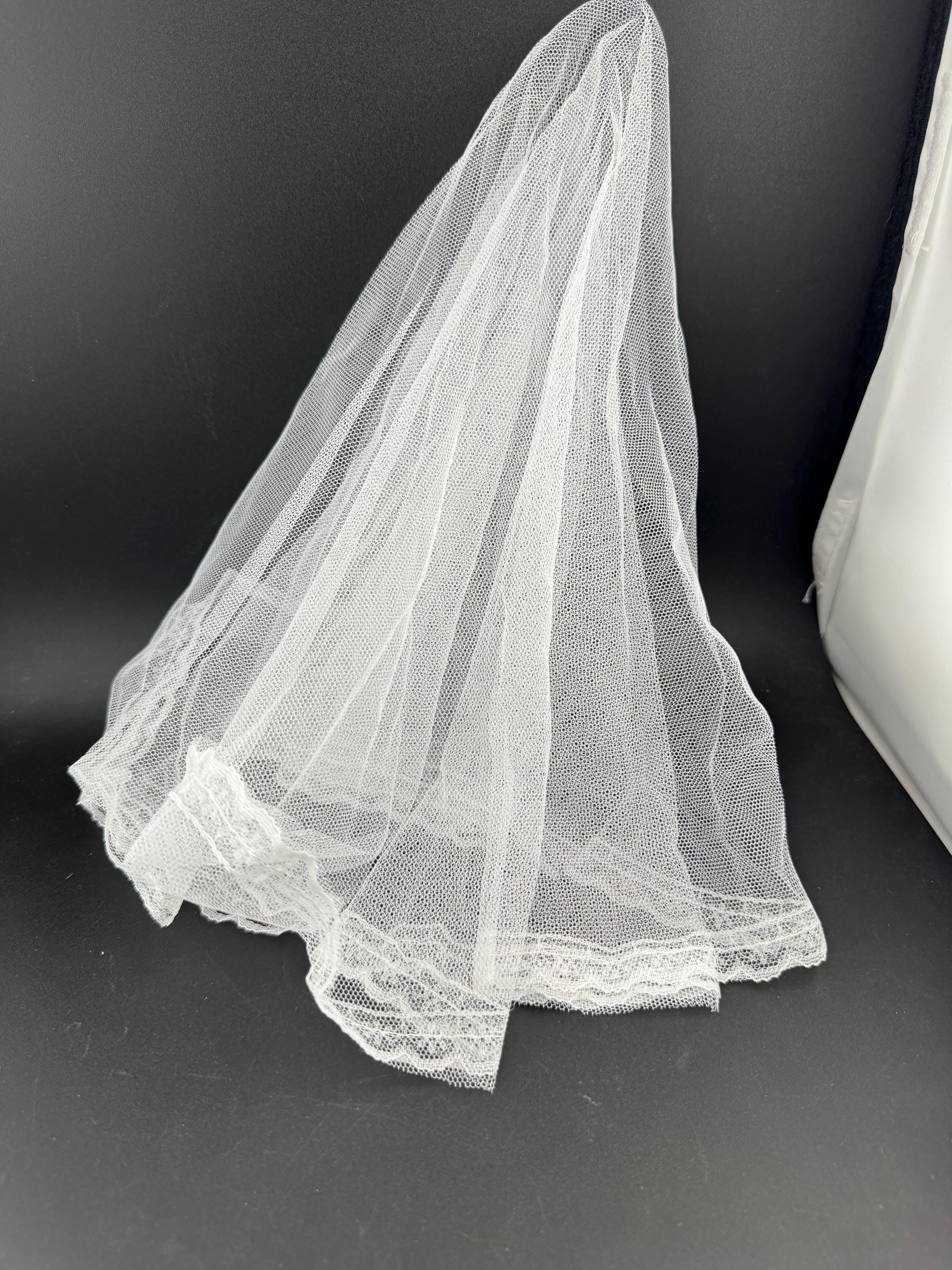 Dolls white lace wedding veil: sugar craft Wedding cake topper