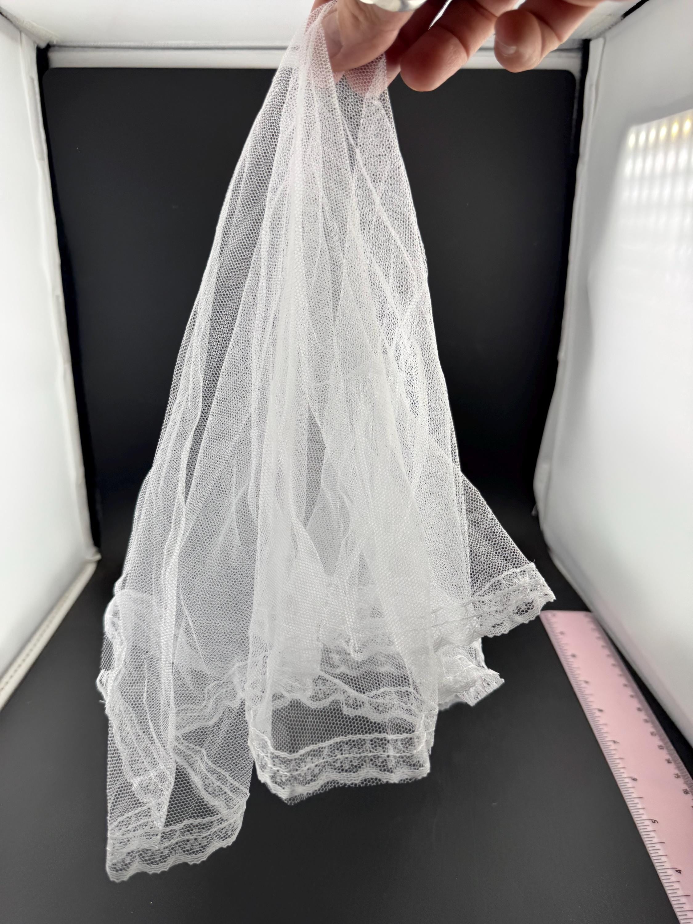 Dolls white lace wedding veil: sugar craft Wedding cake topper