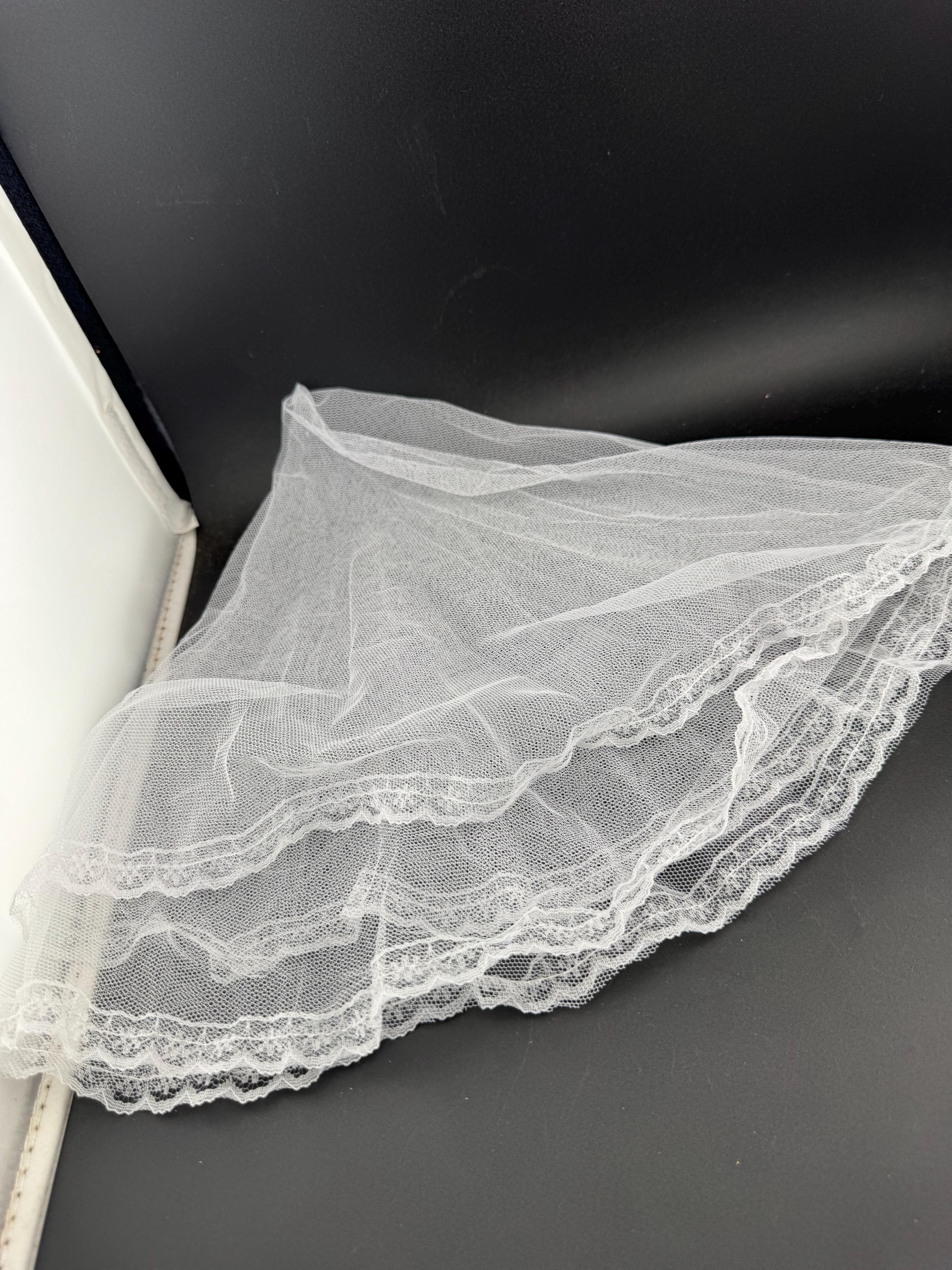 Dolls white lace wedding veil: sugar craft Wedding cake topper