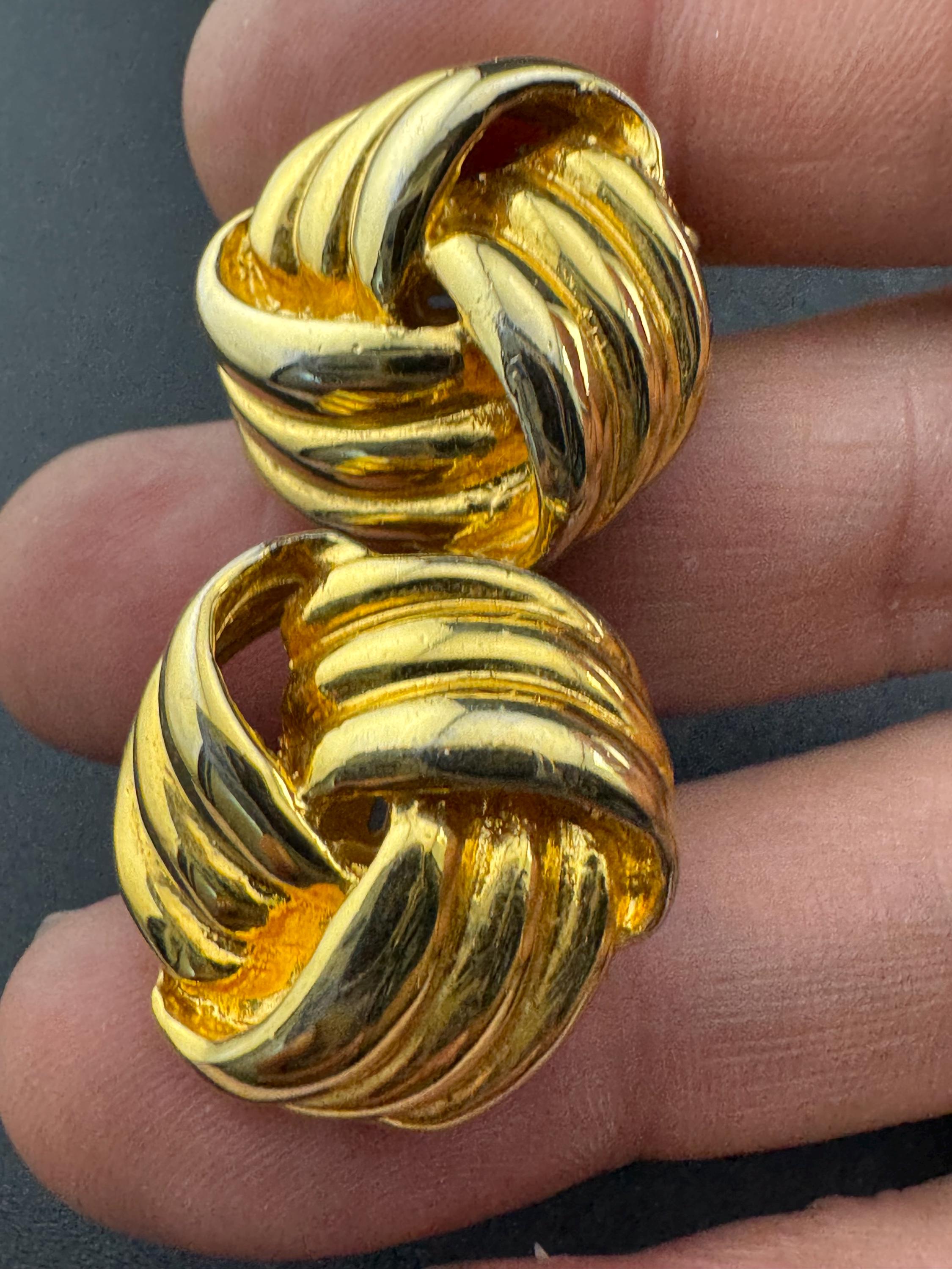 2cm abstract swirl knot clip on earrings Vintage gold tone