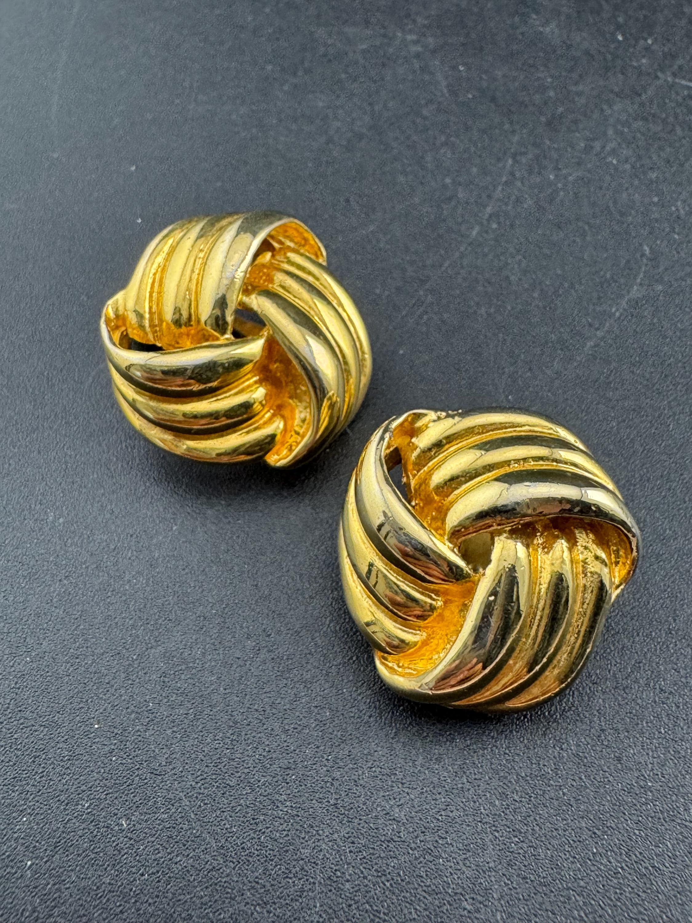 2cm abstract swirl knot clip on earrings Vintage gold tone