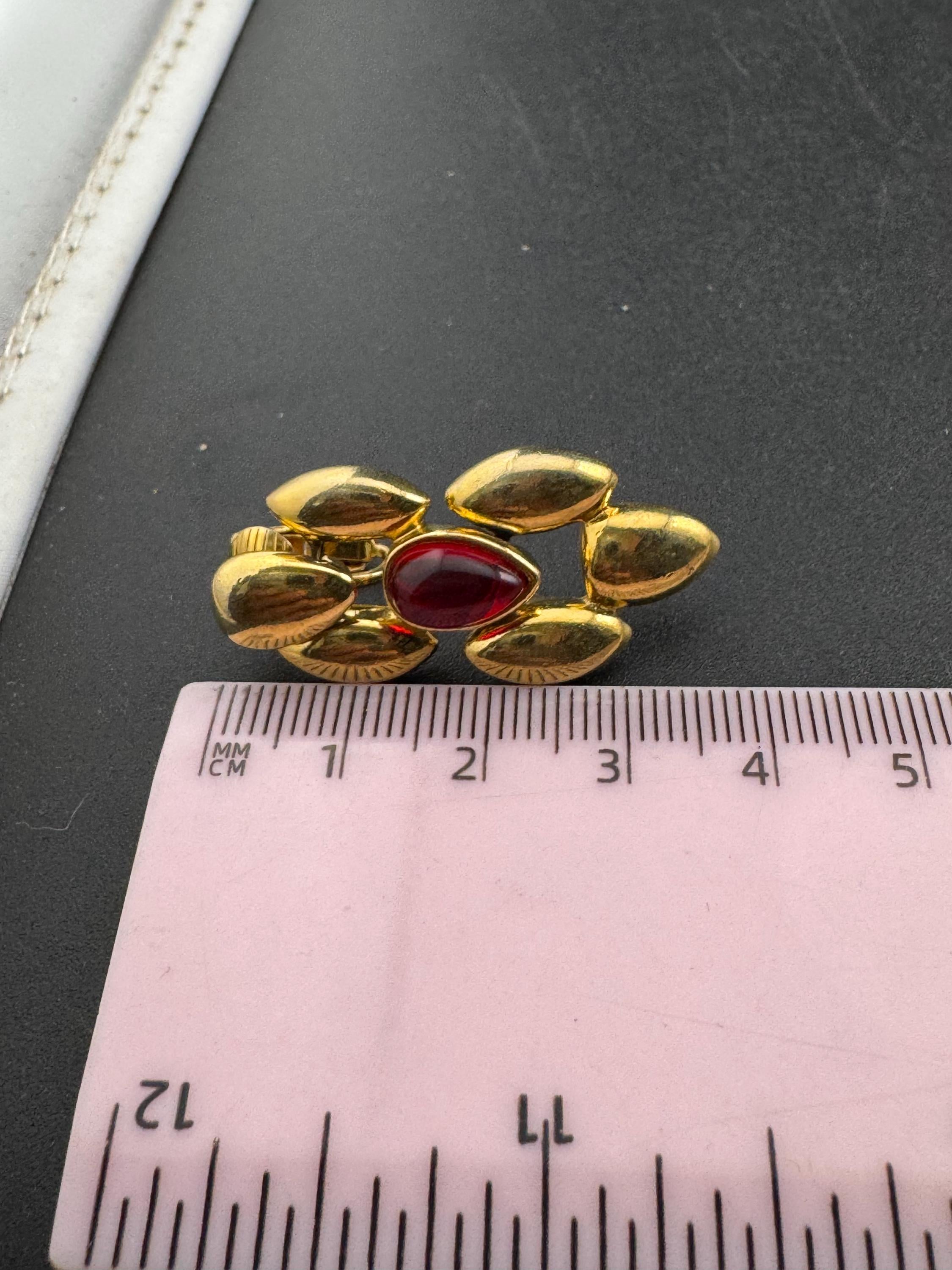 Vintage Gold Tone 1980s panther brick Chain Link drop earrings with Ruby Red teardrop cabochon clip on earrings