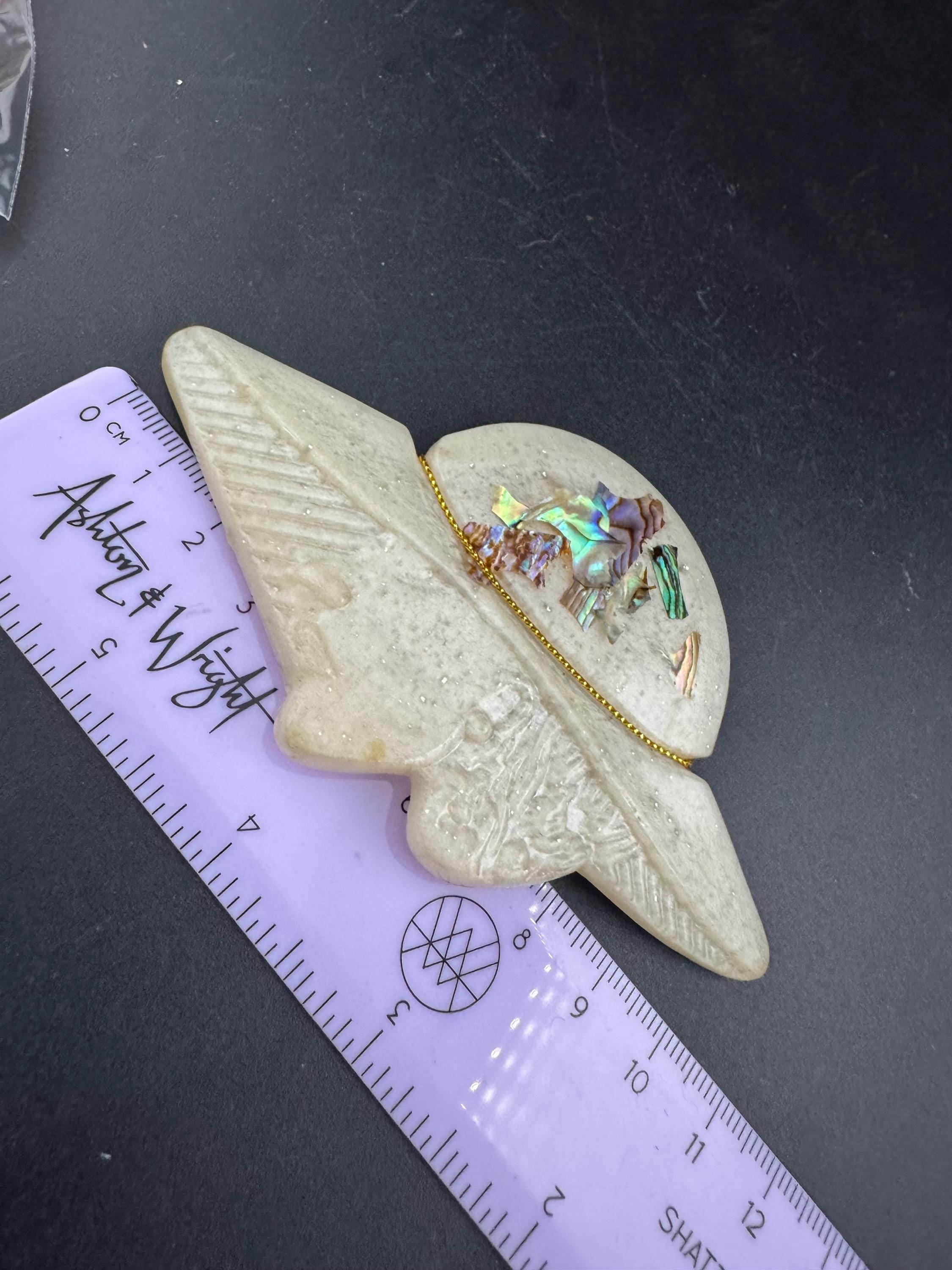 Oversized vintage lady in wide brimmed hat cream brooch inset with abalone shell, early plastic 1960s