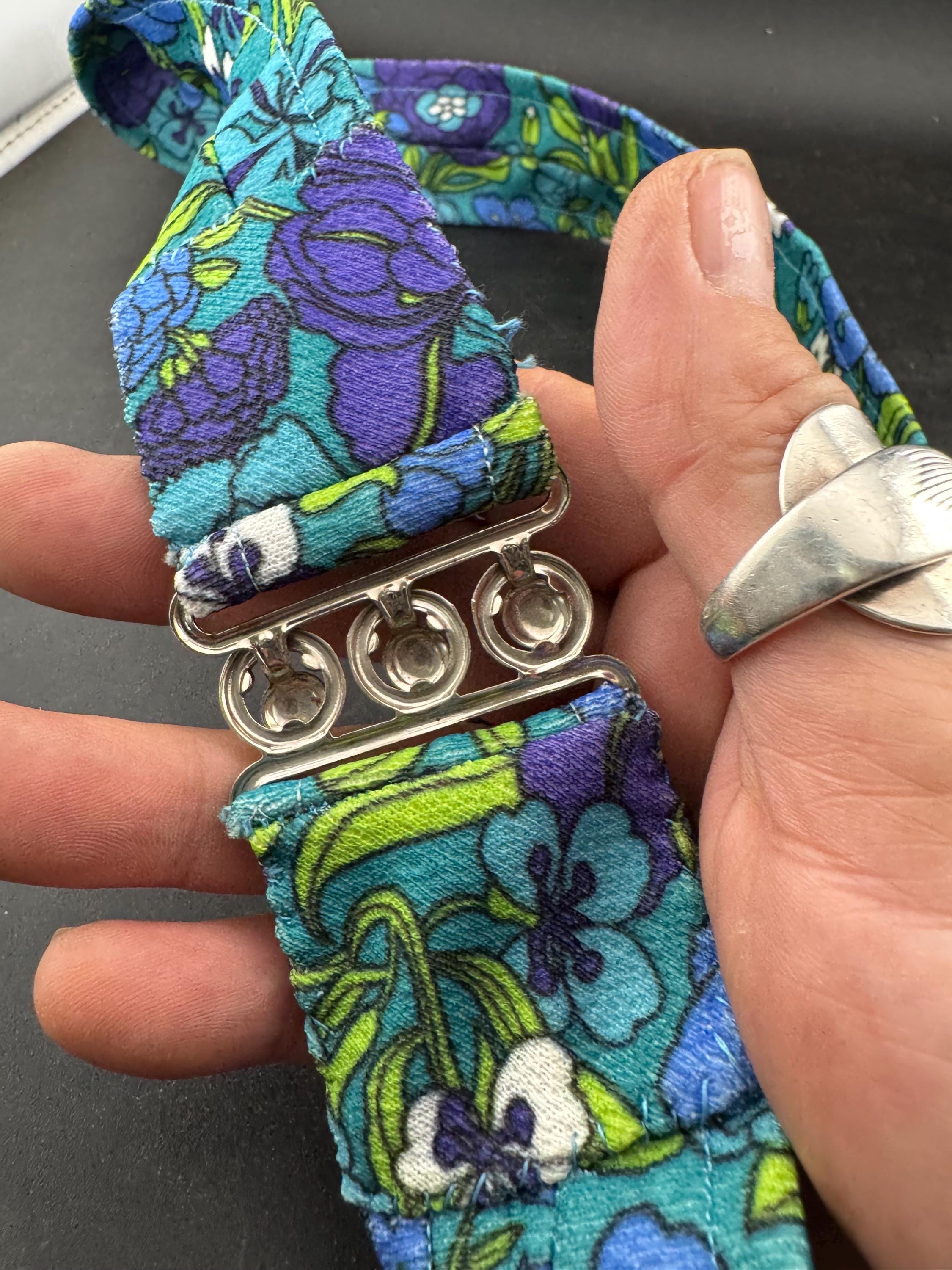 Vintage retro ladies stretch elasticated Hippy Festival Psychedelic Blue Green White Pop cinch belt silver tone buckle 1960s 1970s