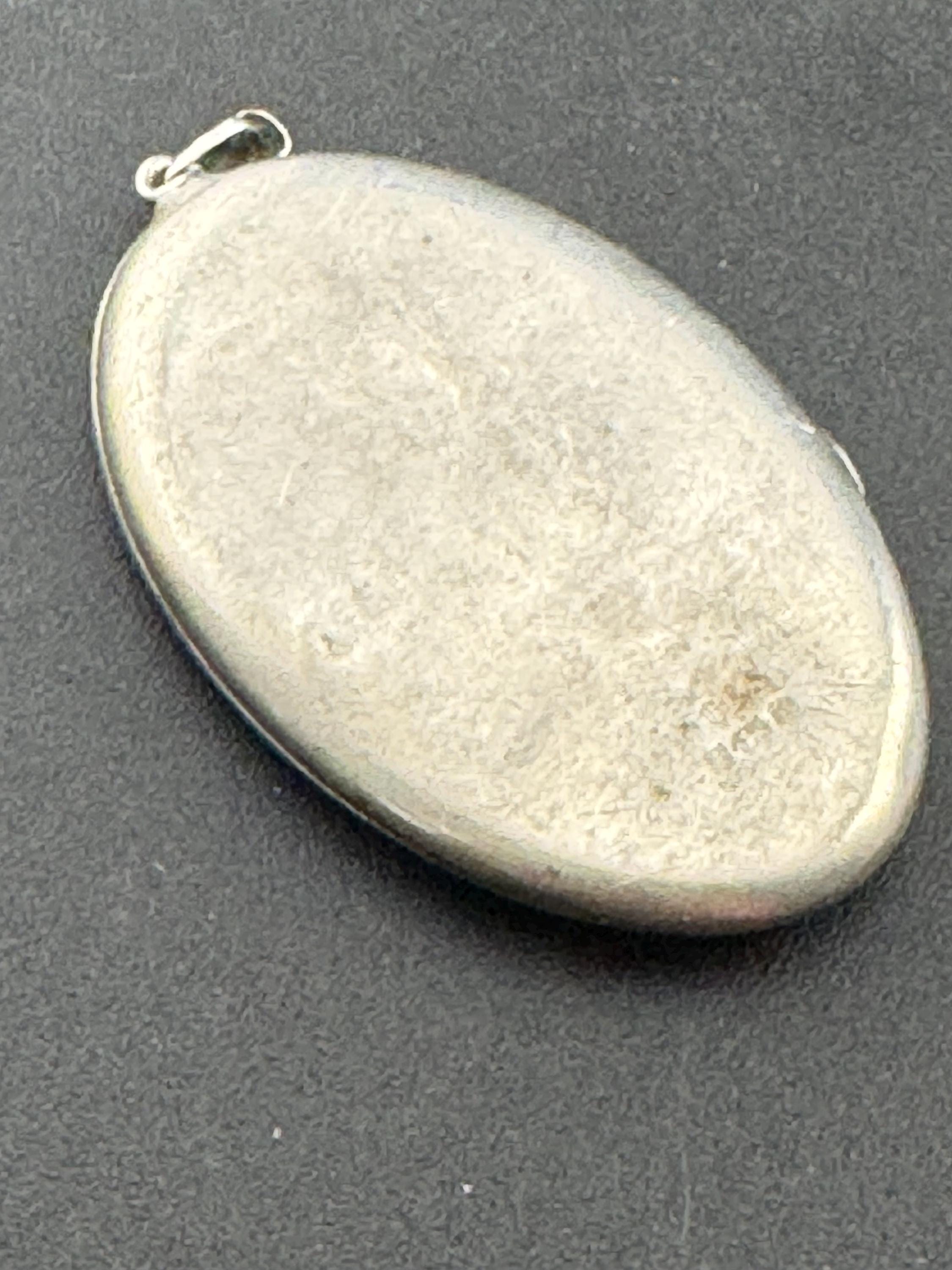 Vintage large photo Locket with engraved floral design, memorial keepsake stamp faded 12.1 grams