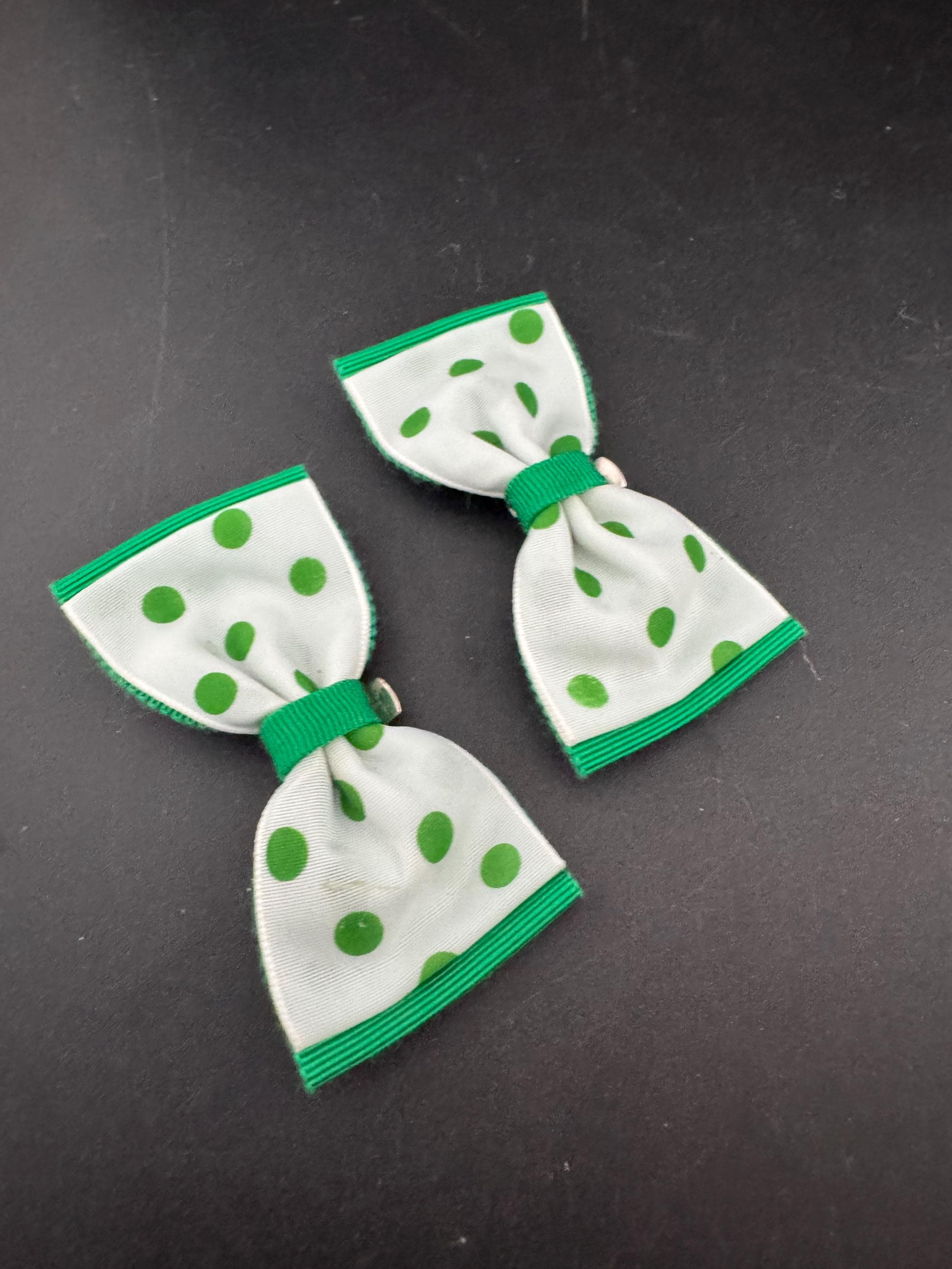 Vintage pair of bright green and white polka dot GROSGRAIN BOW shoe clips ideal pimp up your pumps flats 1980s 1990s