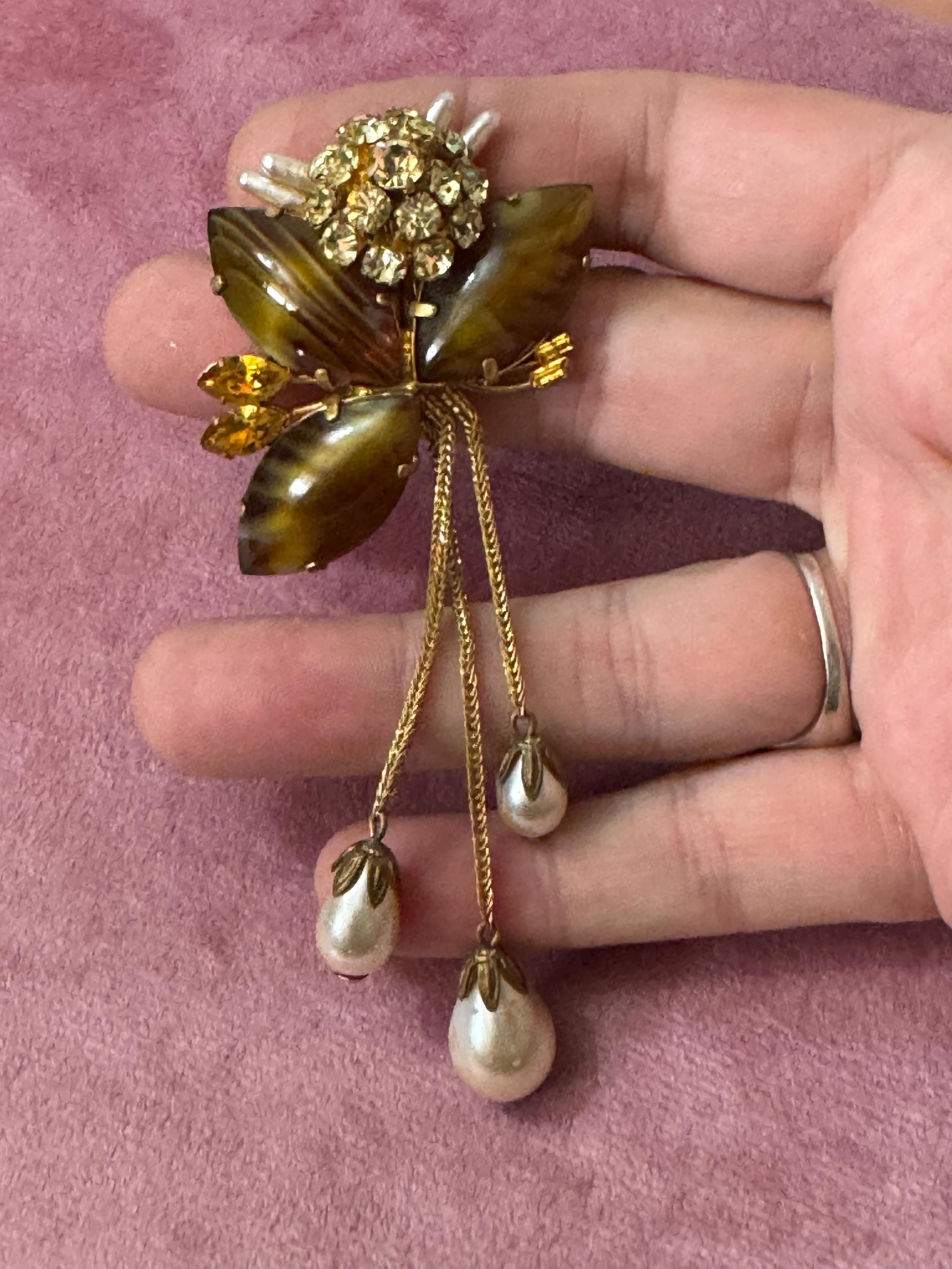 Vintage Gold Tone Brooch: Brown Glass Cabochon & Rhinestone Drop, 1950s Style