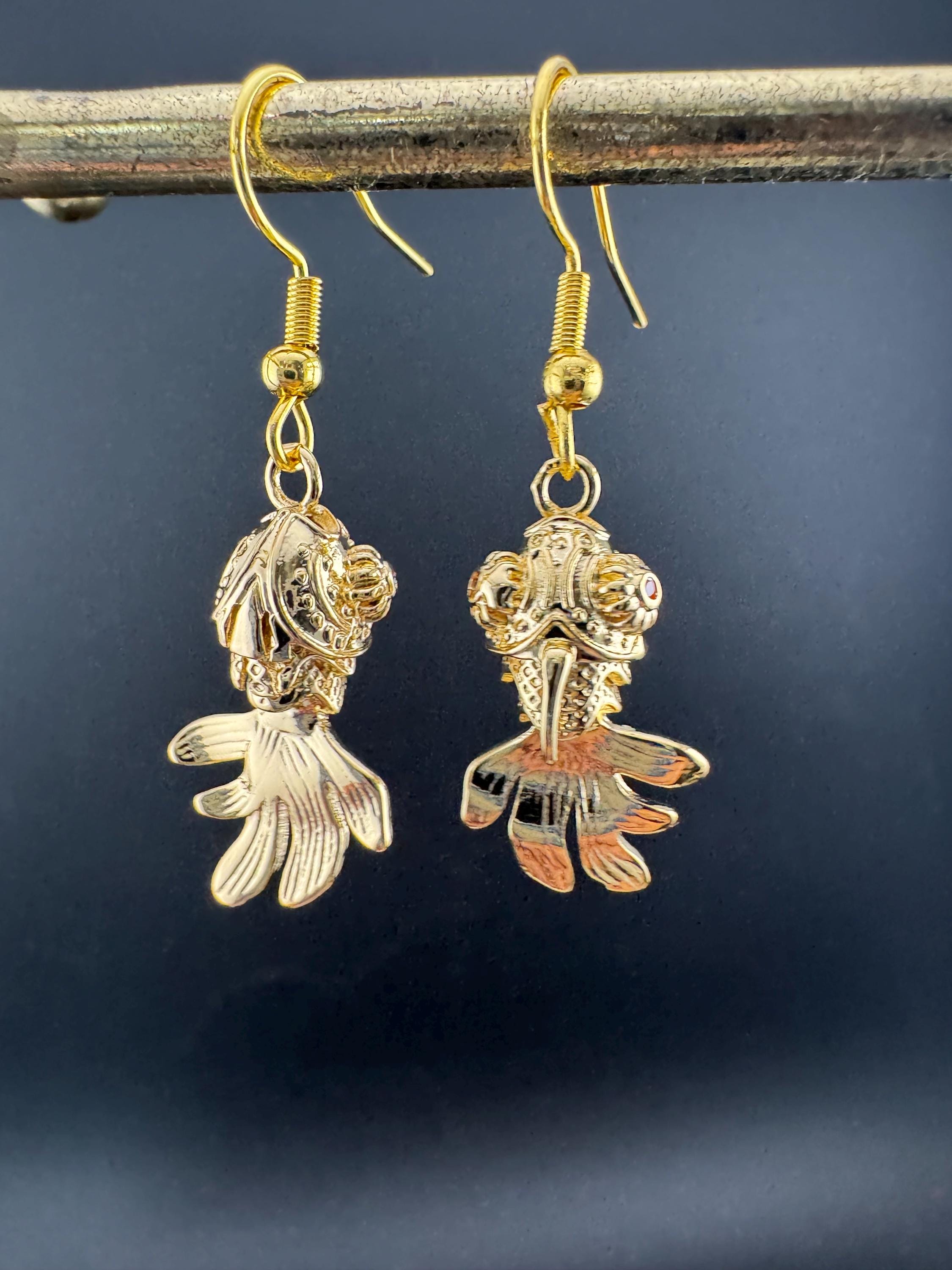 Nautical gold tone novelty articulated Japanese fish dangly drop charm earrings pierced ears