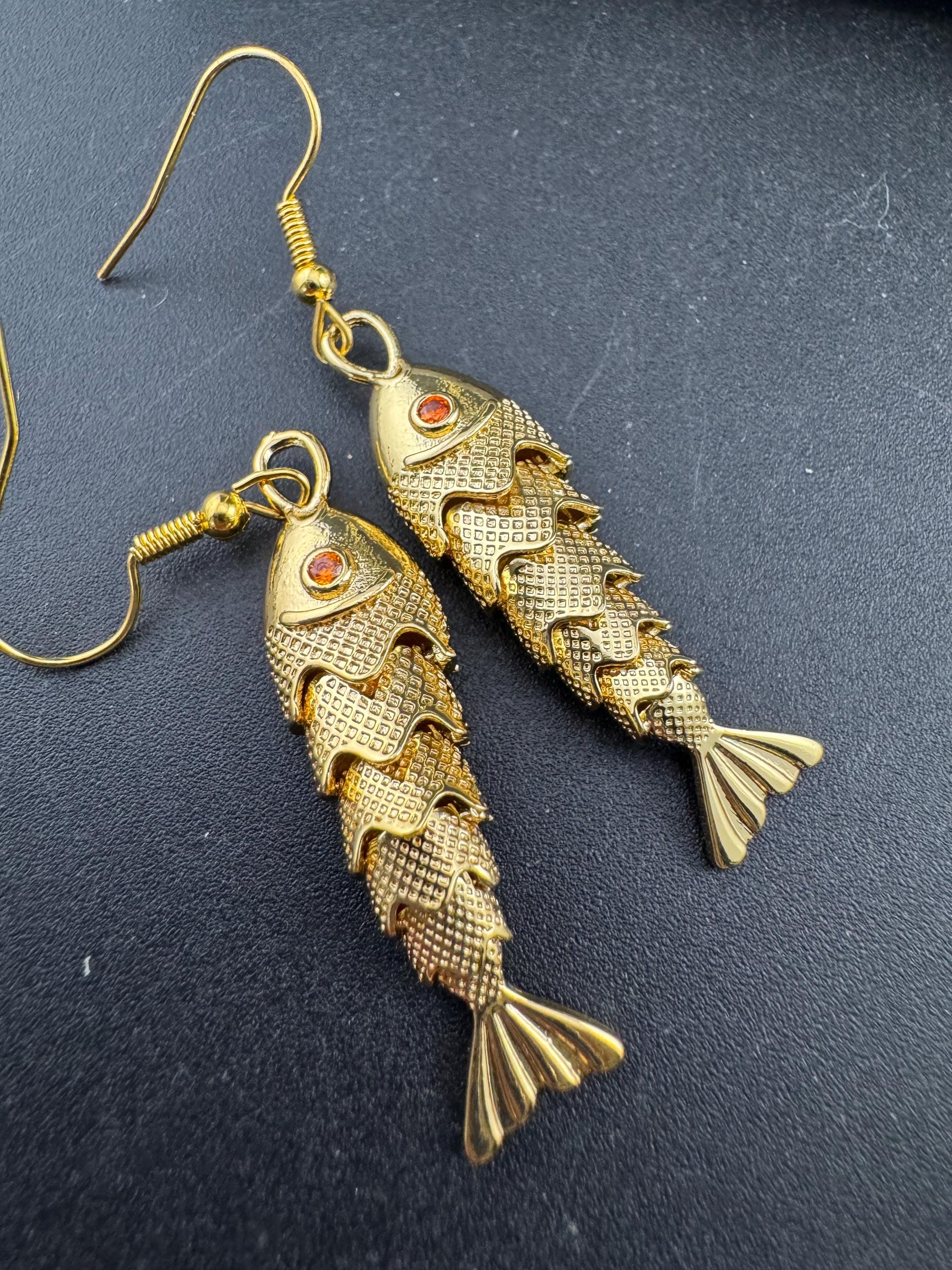 Nautical gold tone 3D novelty articulated moving fish dangly drop charm earrings for pierced ears
