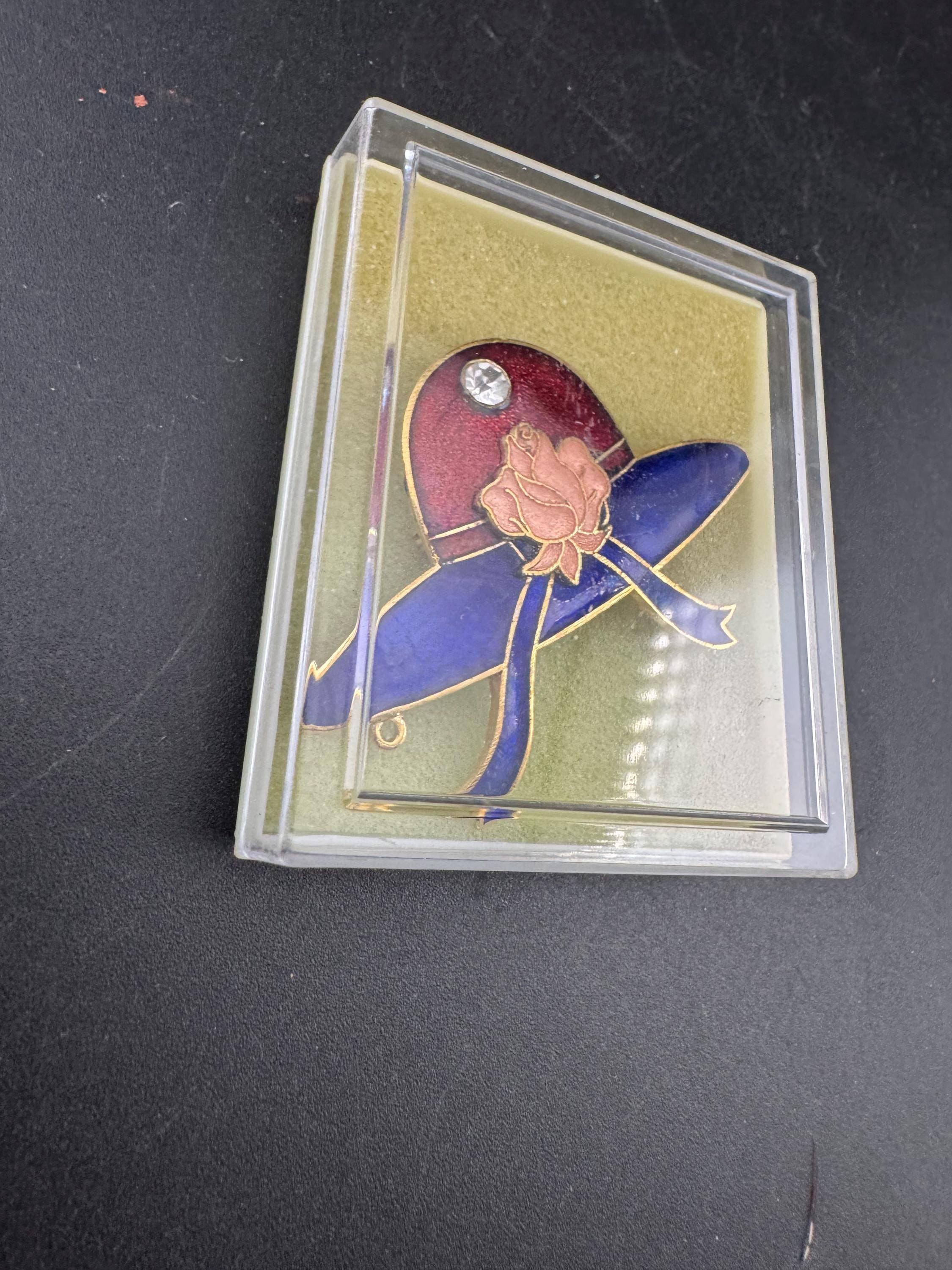 1980s novelty ladies hat blue and red cloisonné enamel gold tone brooch unused old shop stock boxed