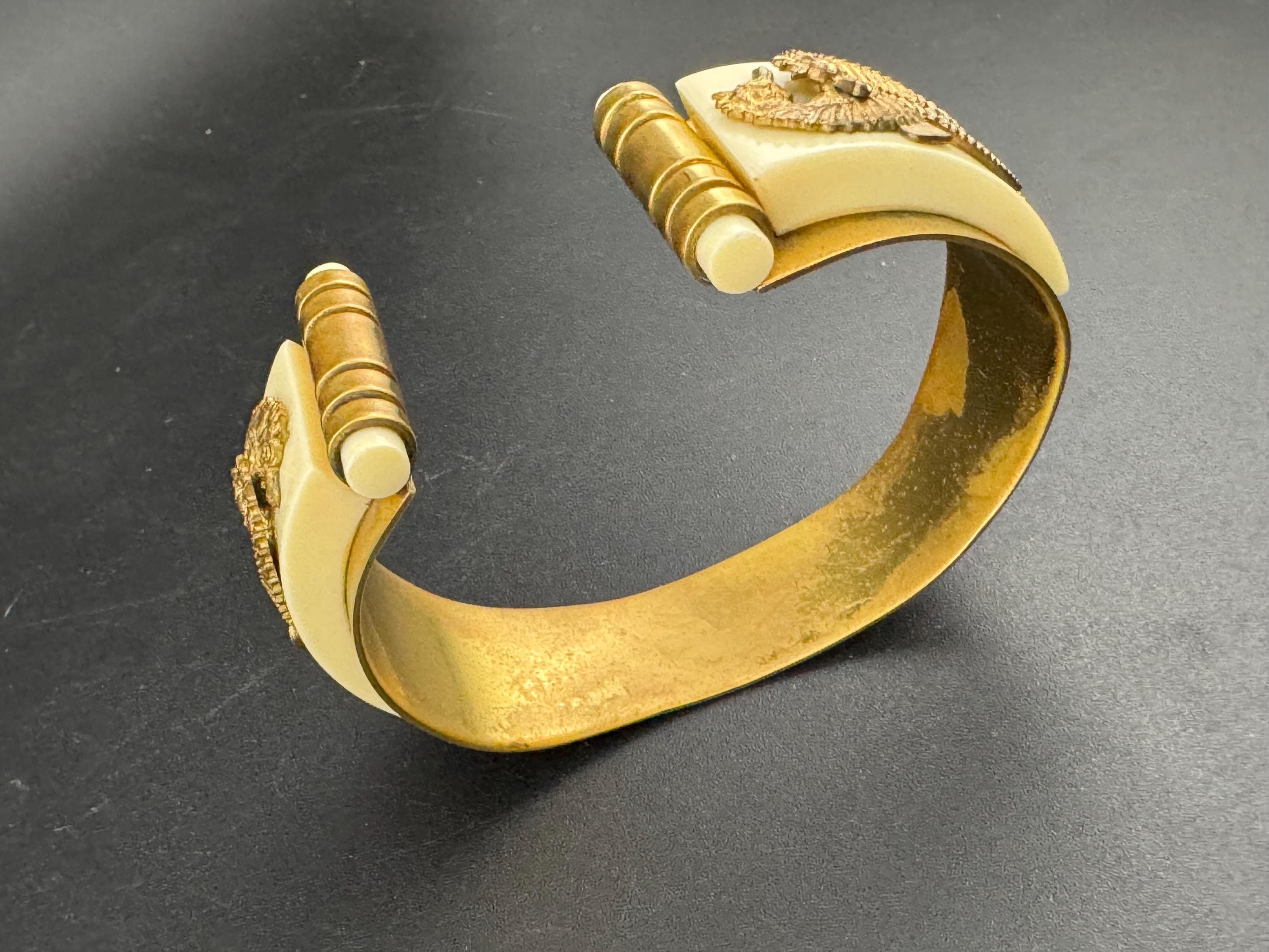 Super Vintage art deco brass and galalith seahorse Bangle bracelet , attributed to Jean Painleve l’hippocampus range