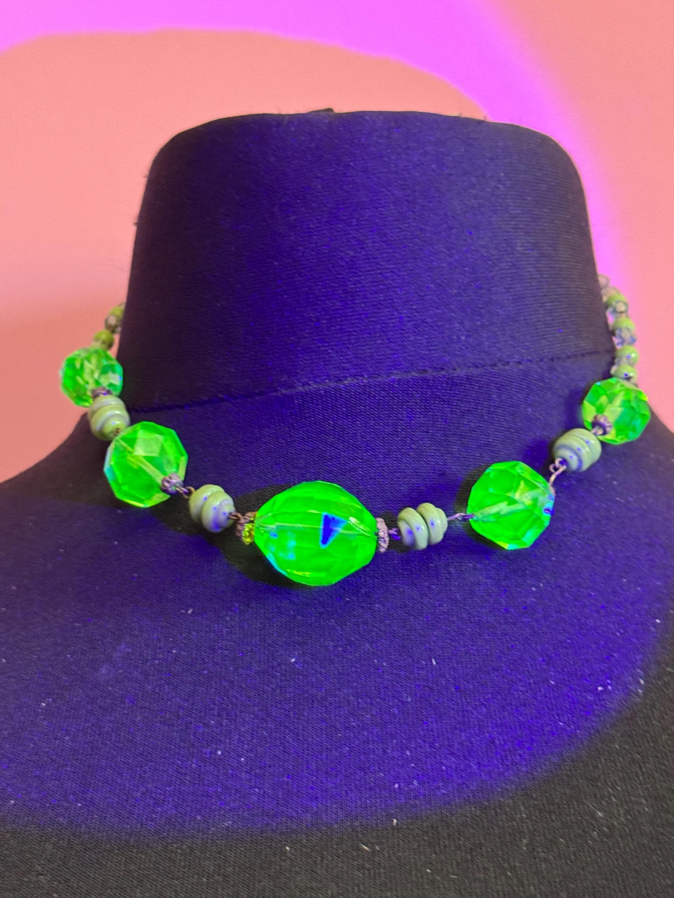 Old UV Reactive Art Deco faceted abs milder glass Czech beaded necklace, uranium 44cm