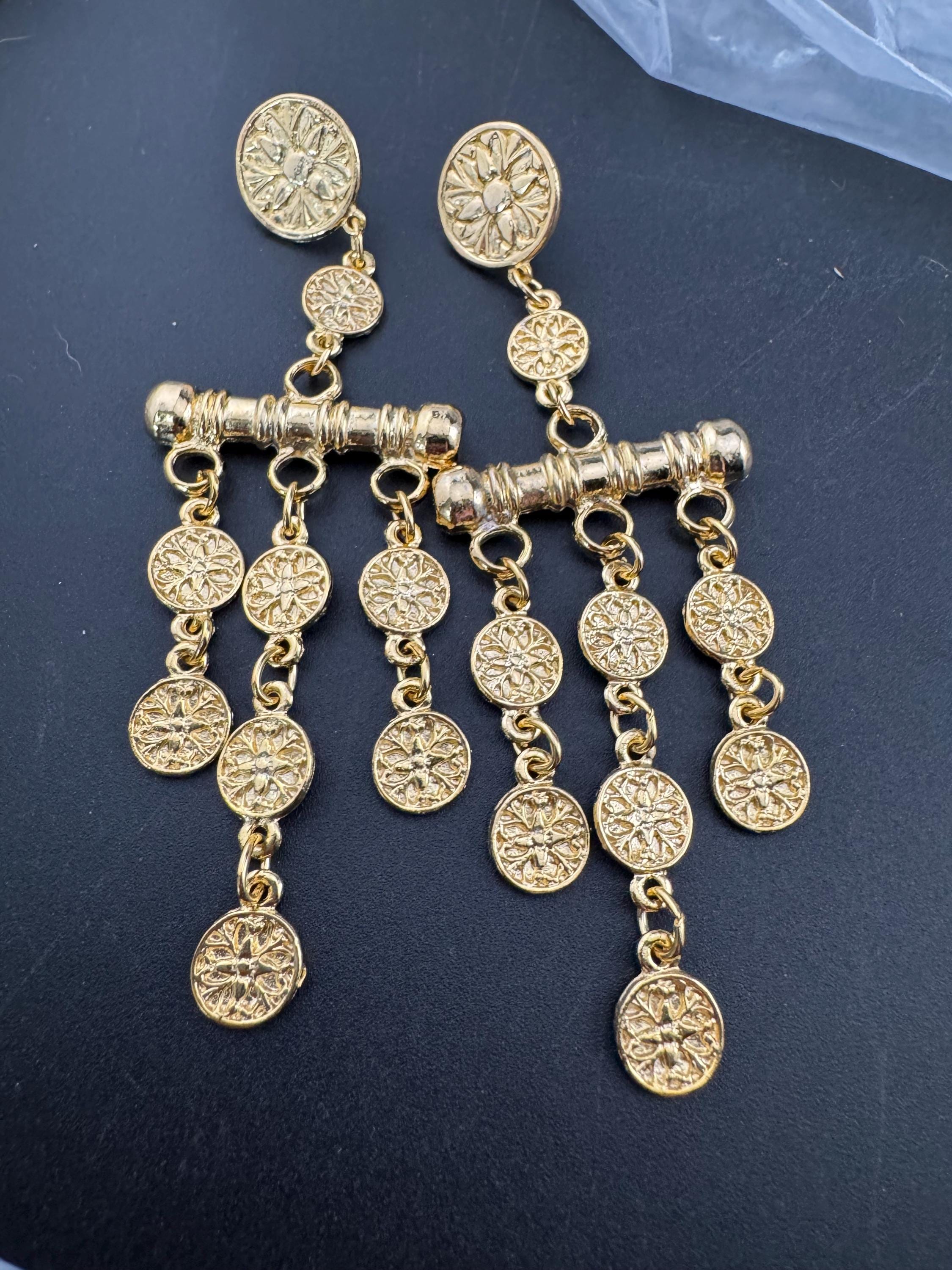Long 10.5cm etruscan style Gold tone dangly disc shoulder grazer pierced drop earrings 1990s True vintage