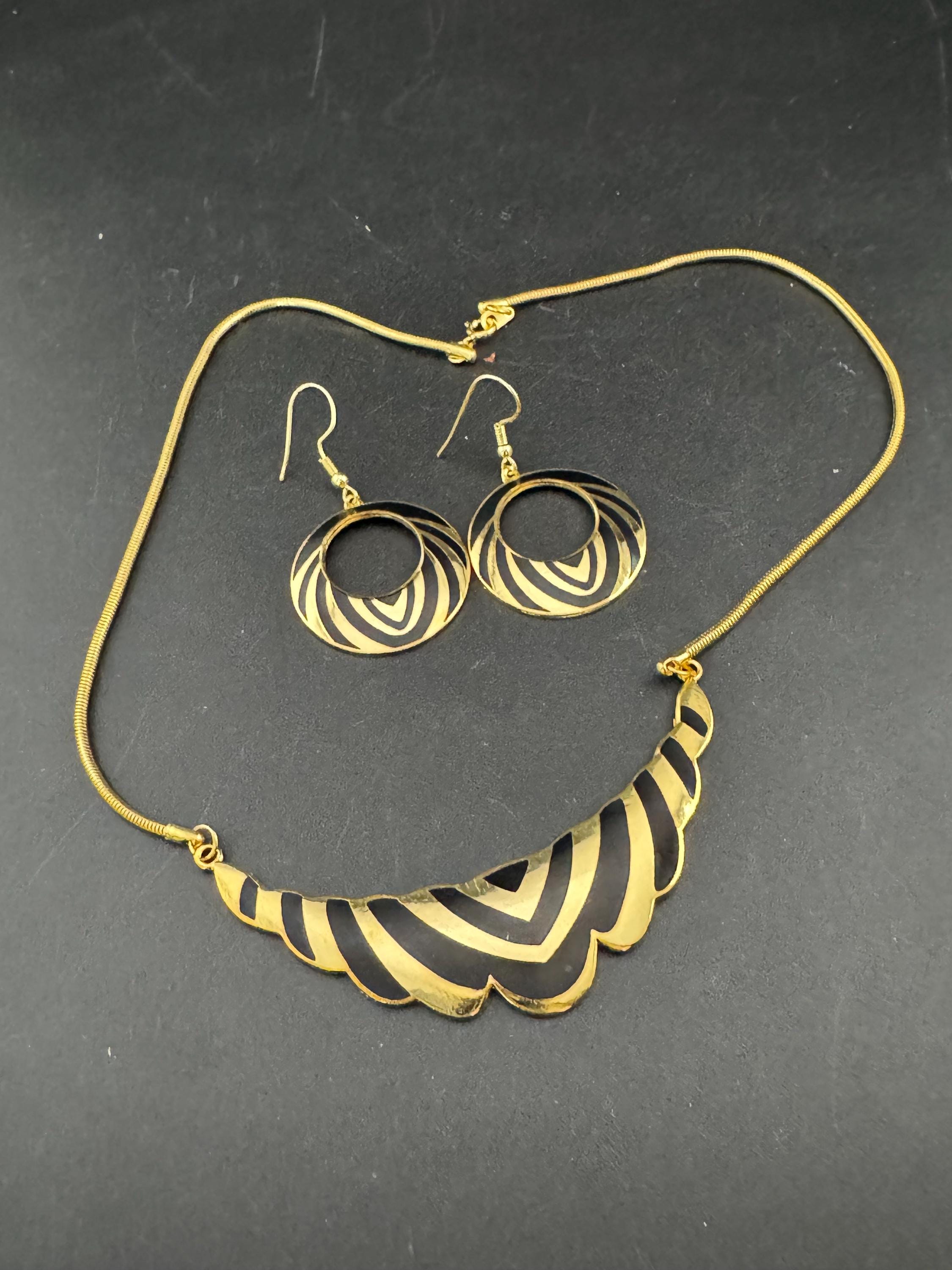 vintage 1980s black and gold enamel collar necklace and matching disc earrings, unused retro jewelry set