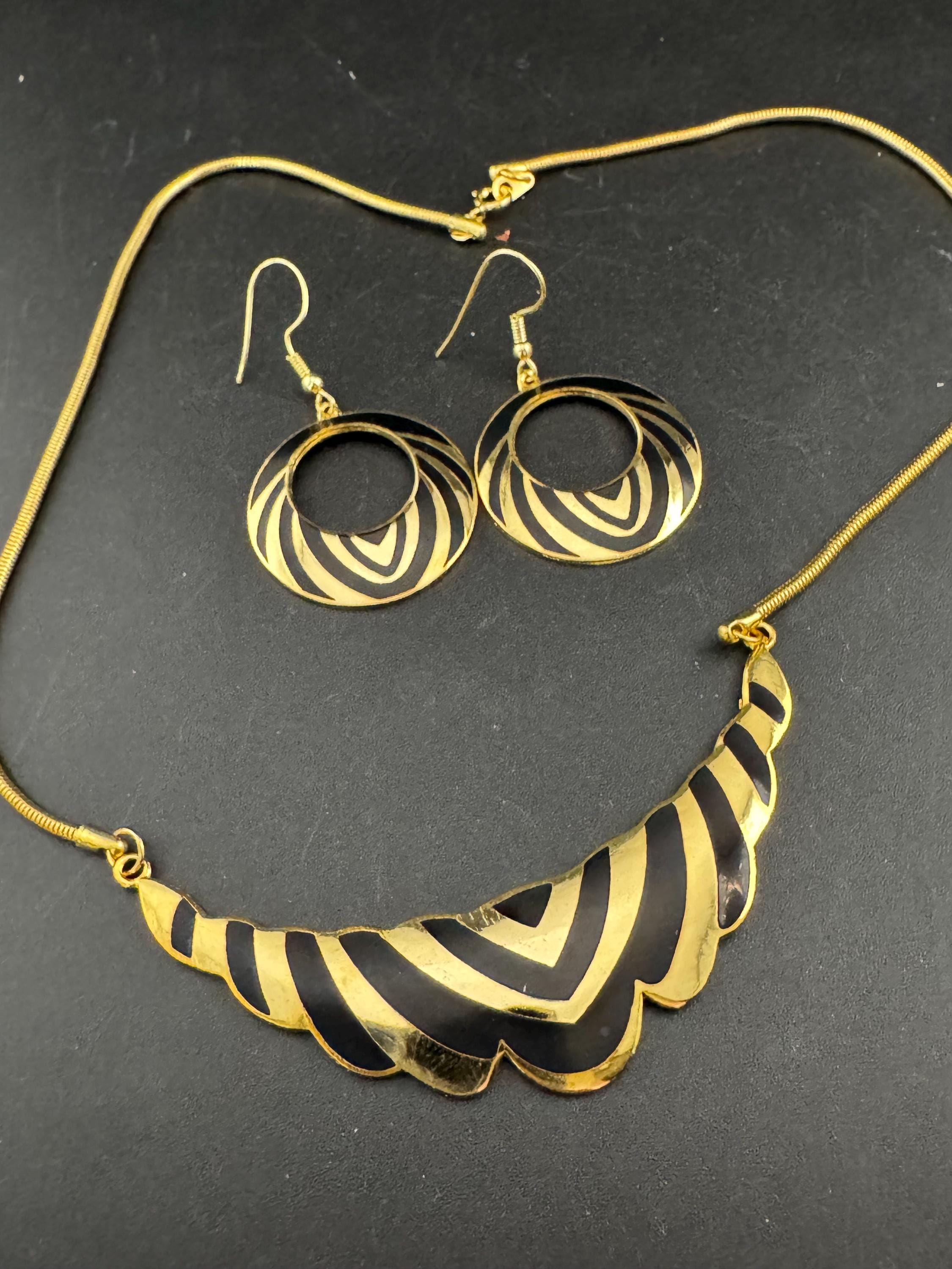 vintage 1980s black and gold enamel collar necklace and matching disc earrings, unused retro jewelry set