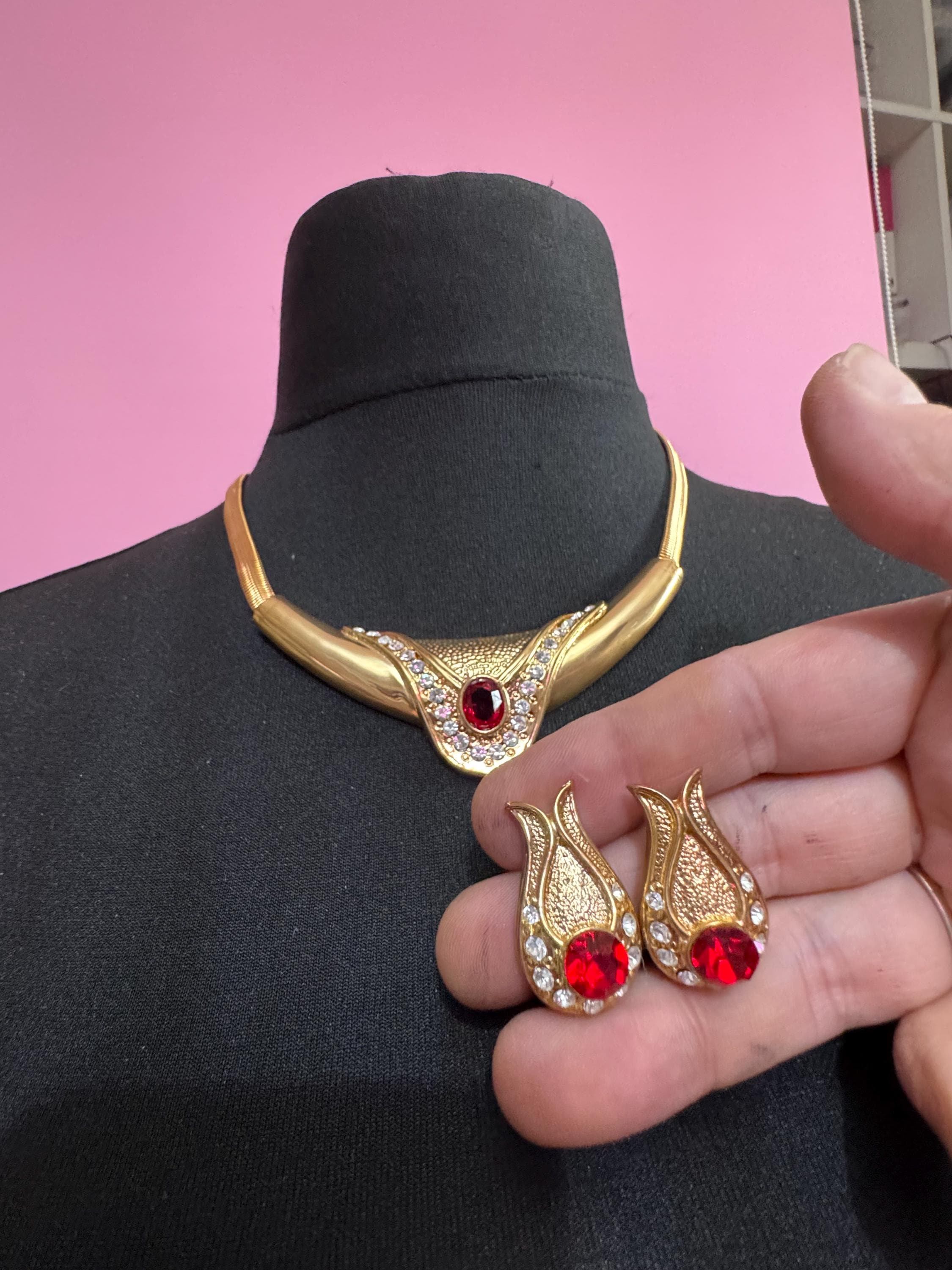 vintage 1980s high end ruby red and clear crystal gold choker necklace and matching clip on earrings, unused retro jewelry set