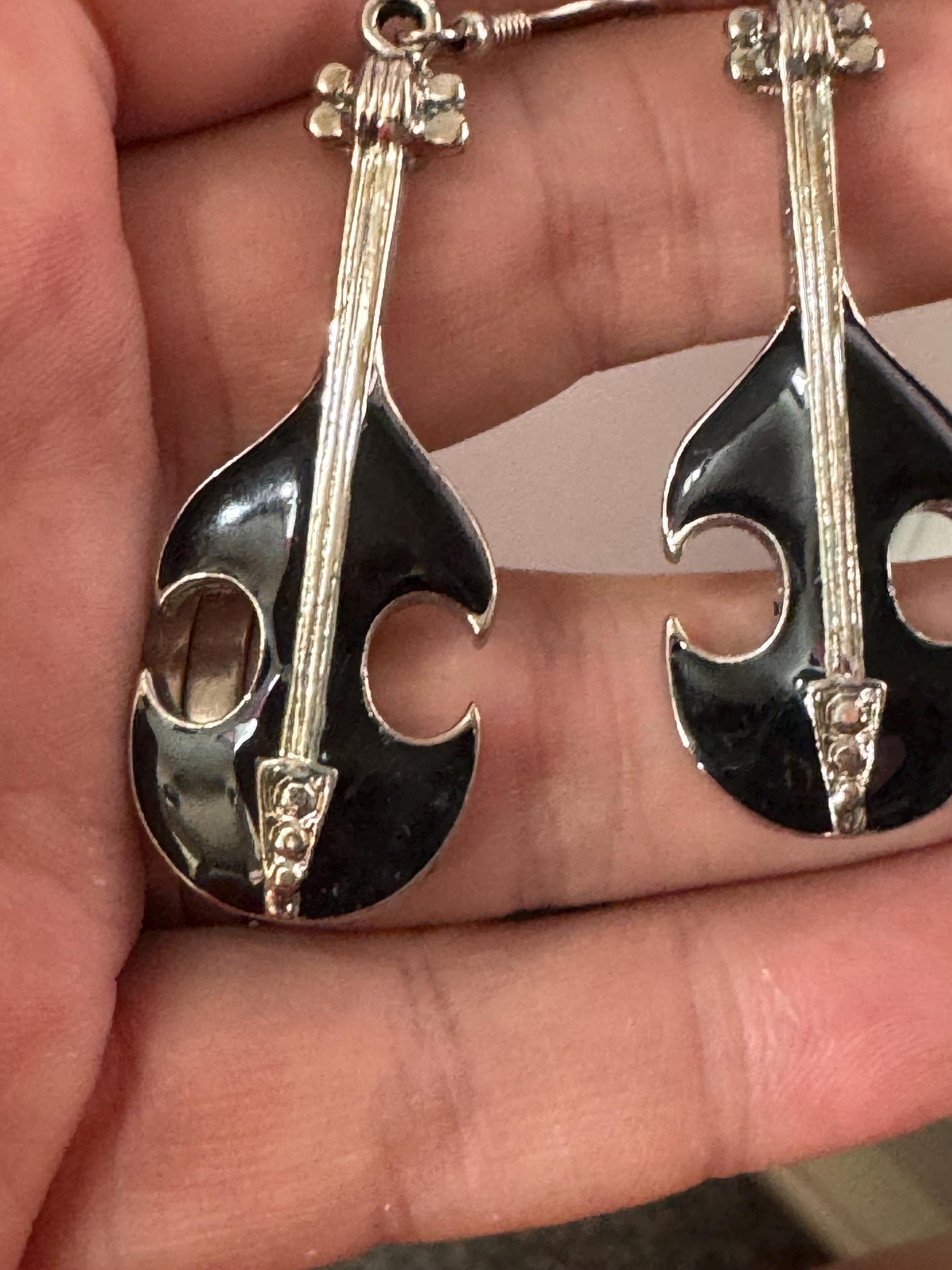 vintage 1980s black enamel long dangly novelty guitar earrings, for pierced ears, silver tone