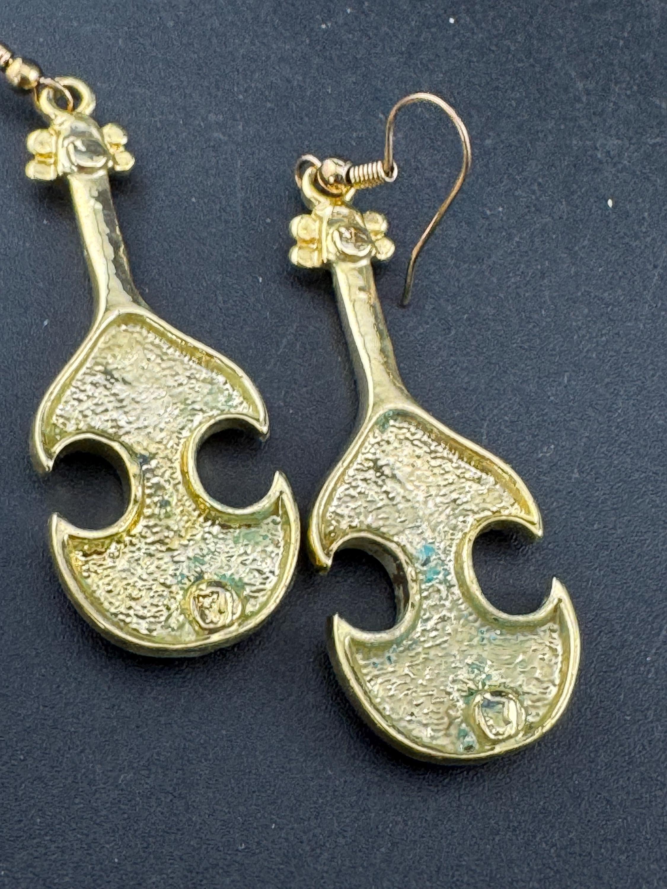 vintage 1980s black enamel long dangly novelty guitar earrings, for pierced ears, gold tone